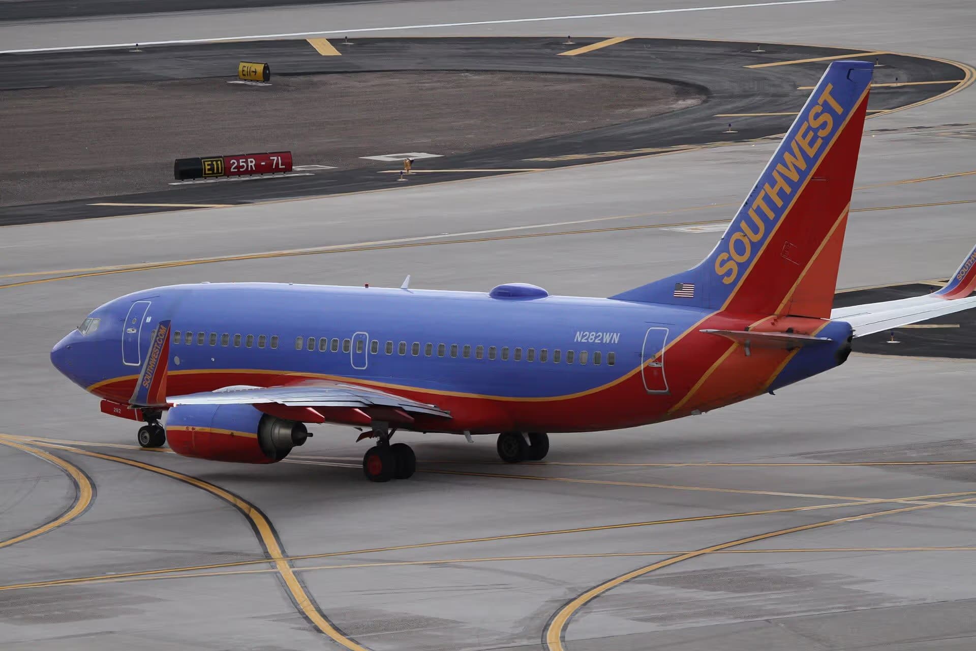 N282WN — Boeing