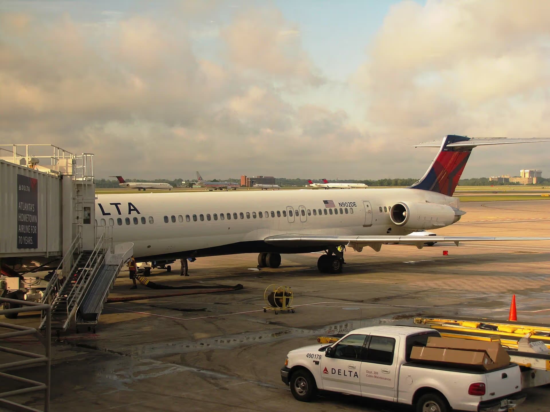 N902DE — Aircraft