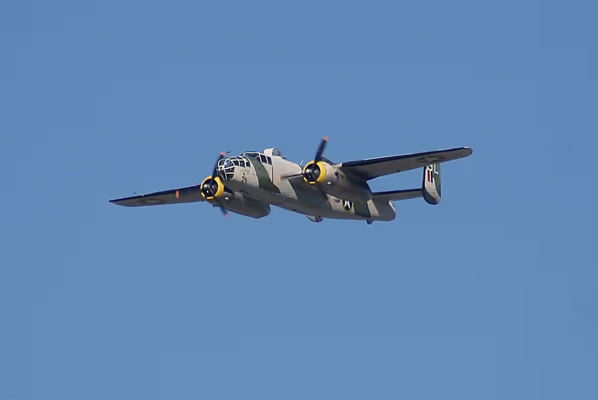 Unidentified — Twin-engine aircraft