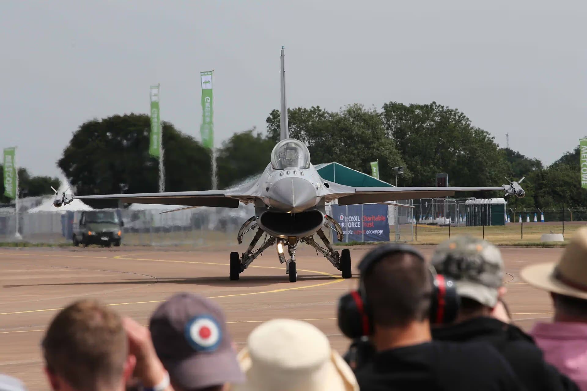 Unidentified — Single-engine aircraft