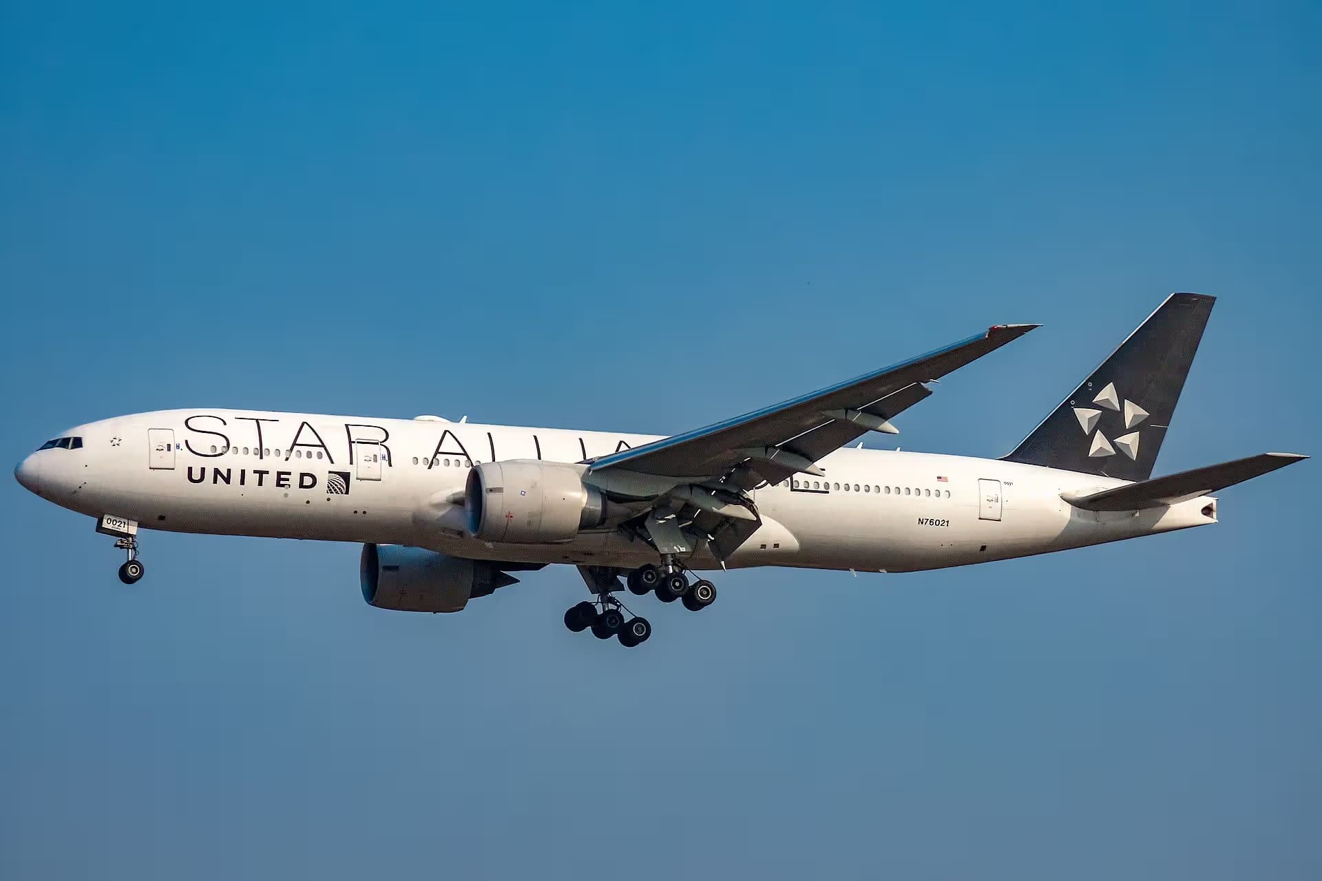 N76021 — Boeing