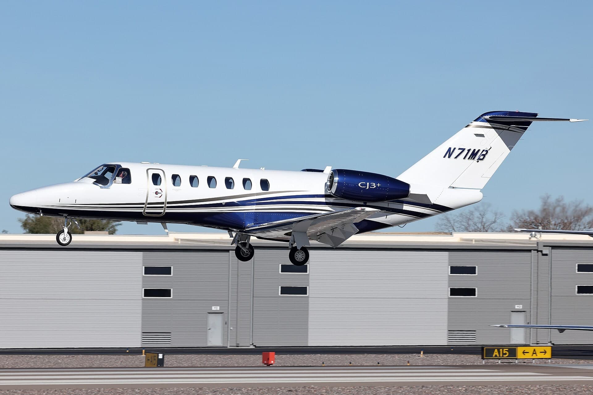 N71MB — Business jet