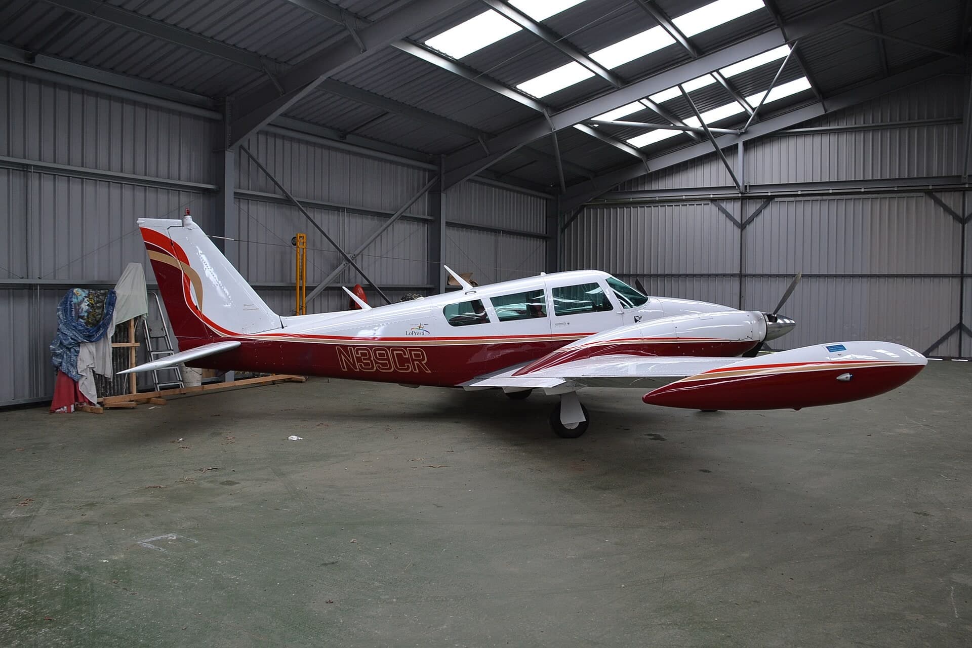 N39CR — Twin-engine aircraft
