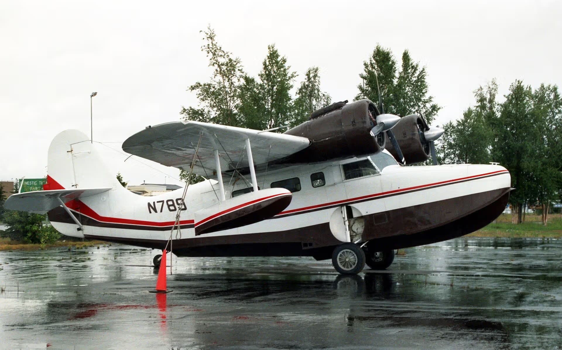 N789 — Twin-engine aircraft