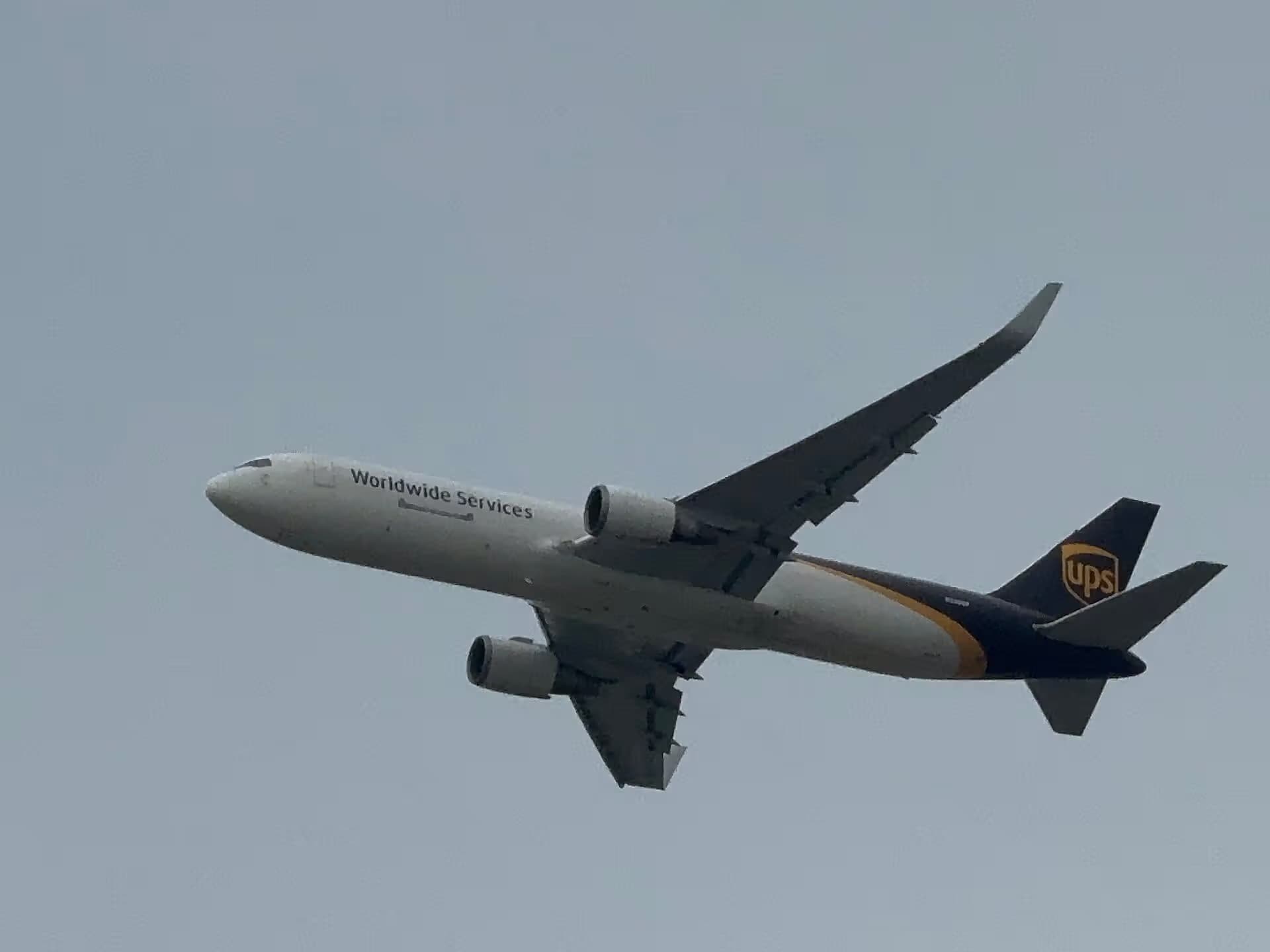 N330UP — Boeing at Singapore Changi Airport