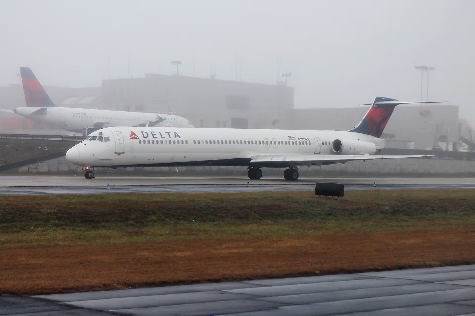 N909DL — Aircraft