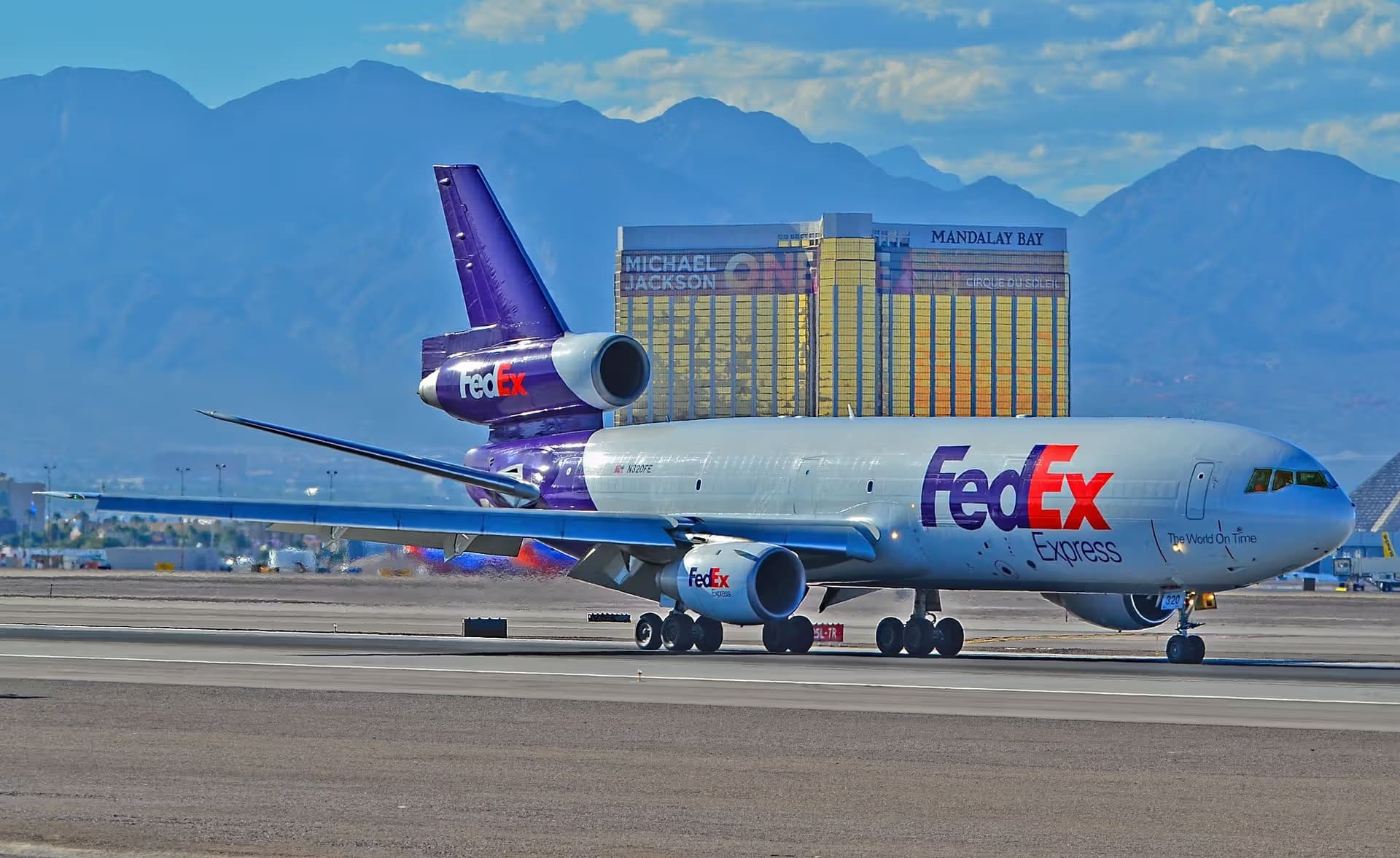 N320FE — Douglas