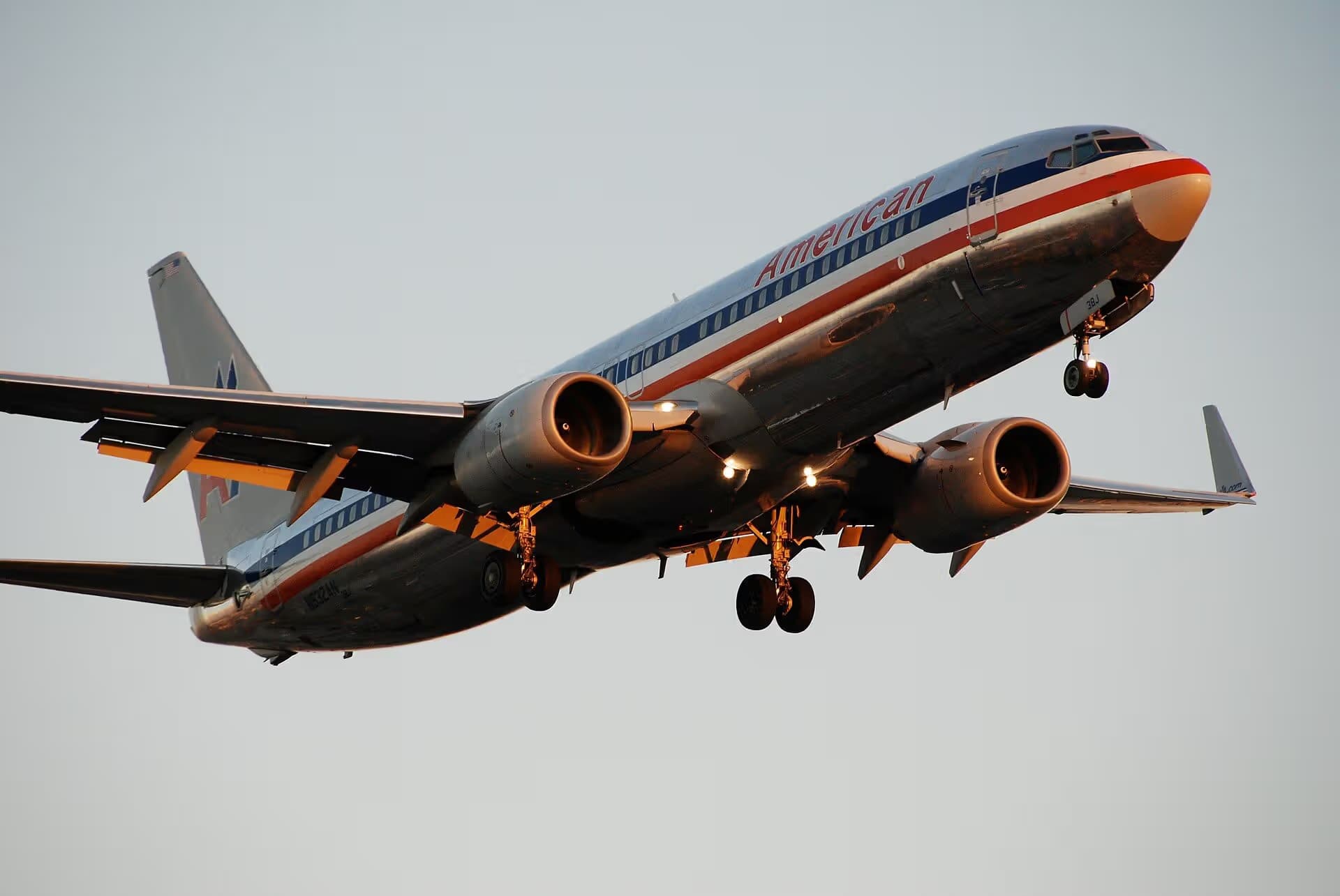 N932AN — Twin-engine aircraft