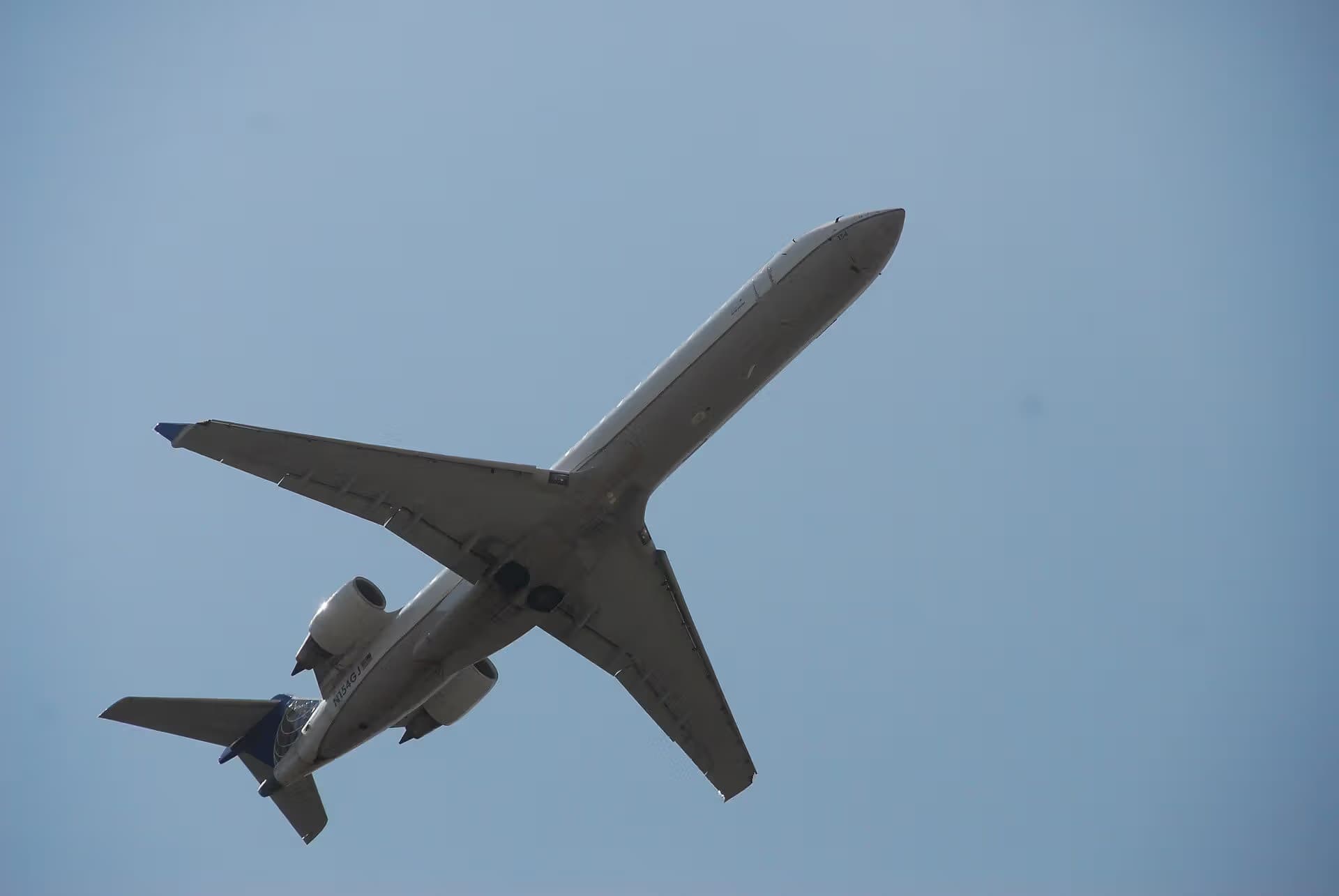 N154GJ — Twin-engine aircraft