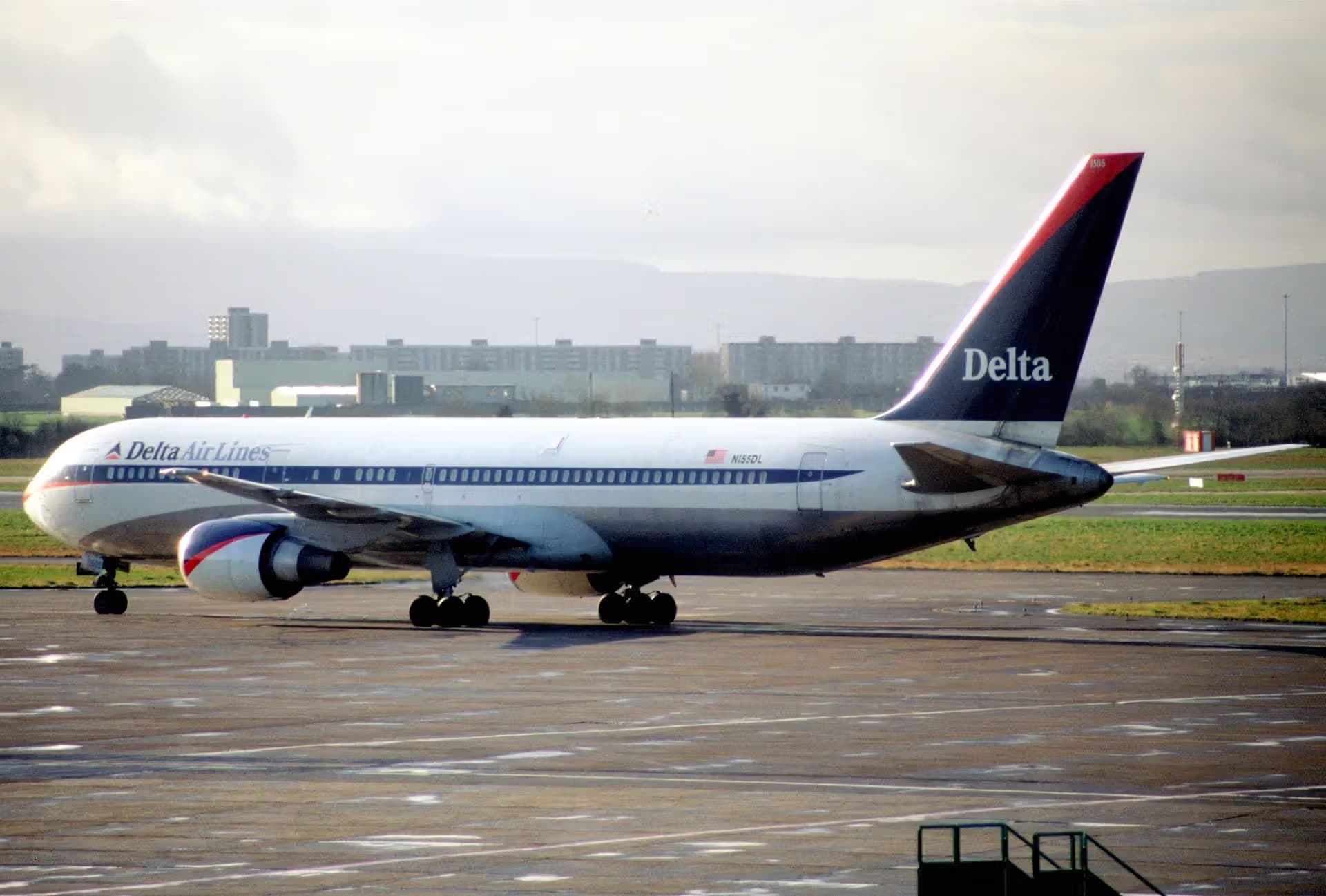 N155DL — Twin-engine aircraft