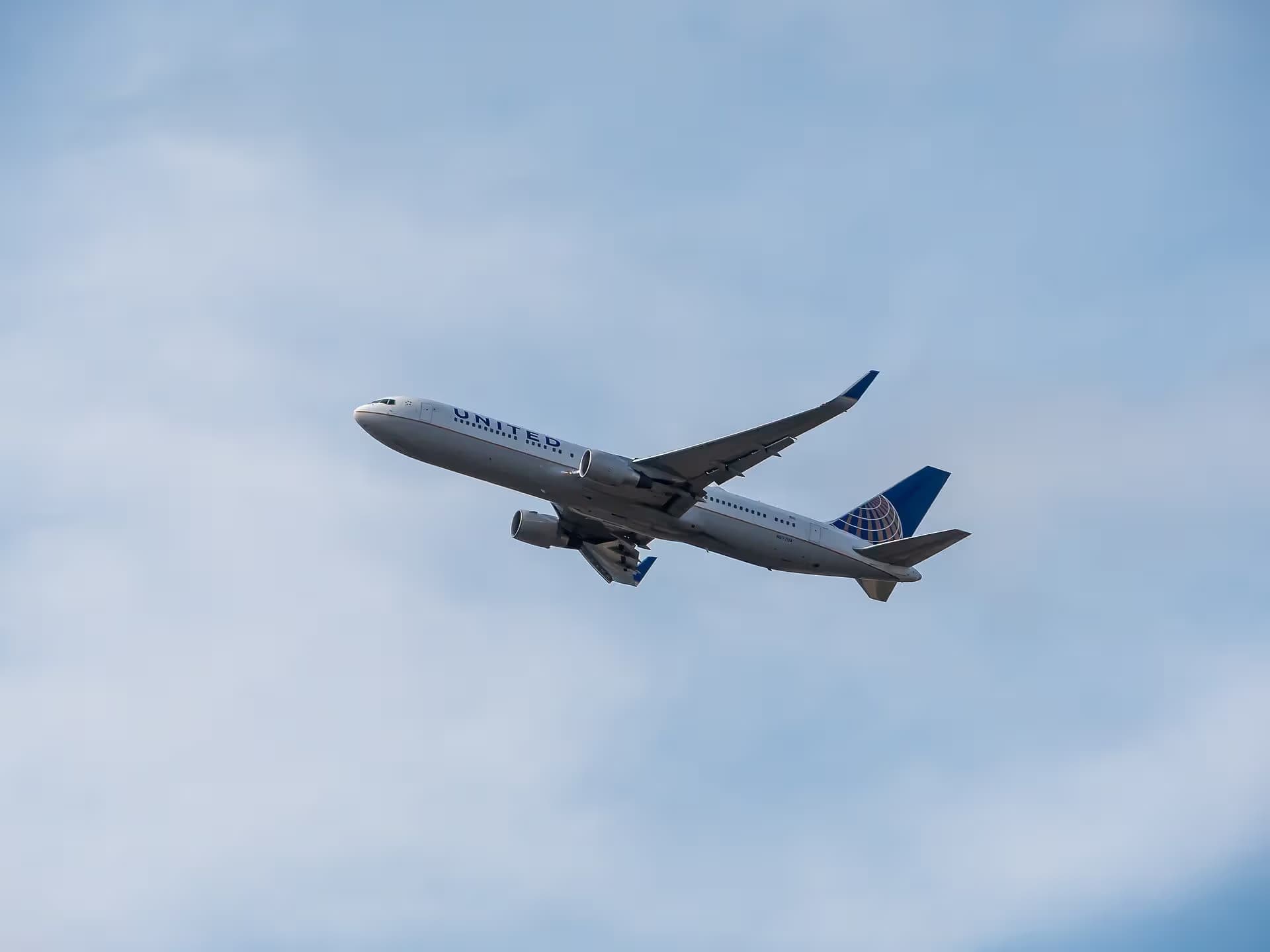 N677UA — Boeing