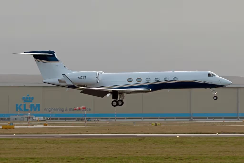 N17JS — Business jet