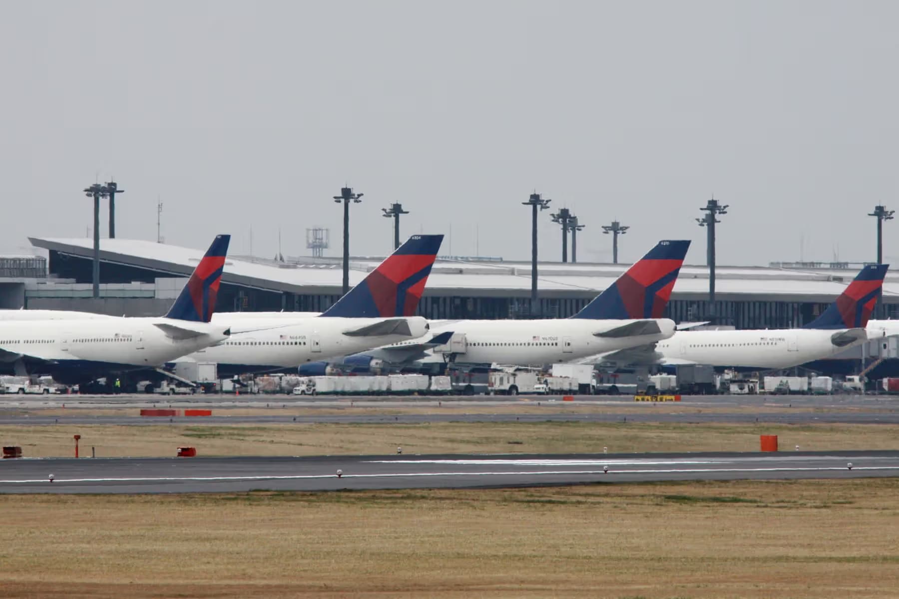 N664US — Aircraft