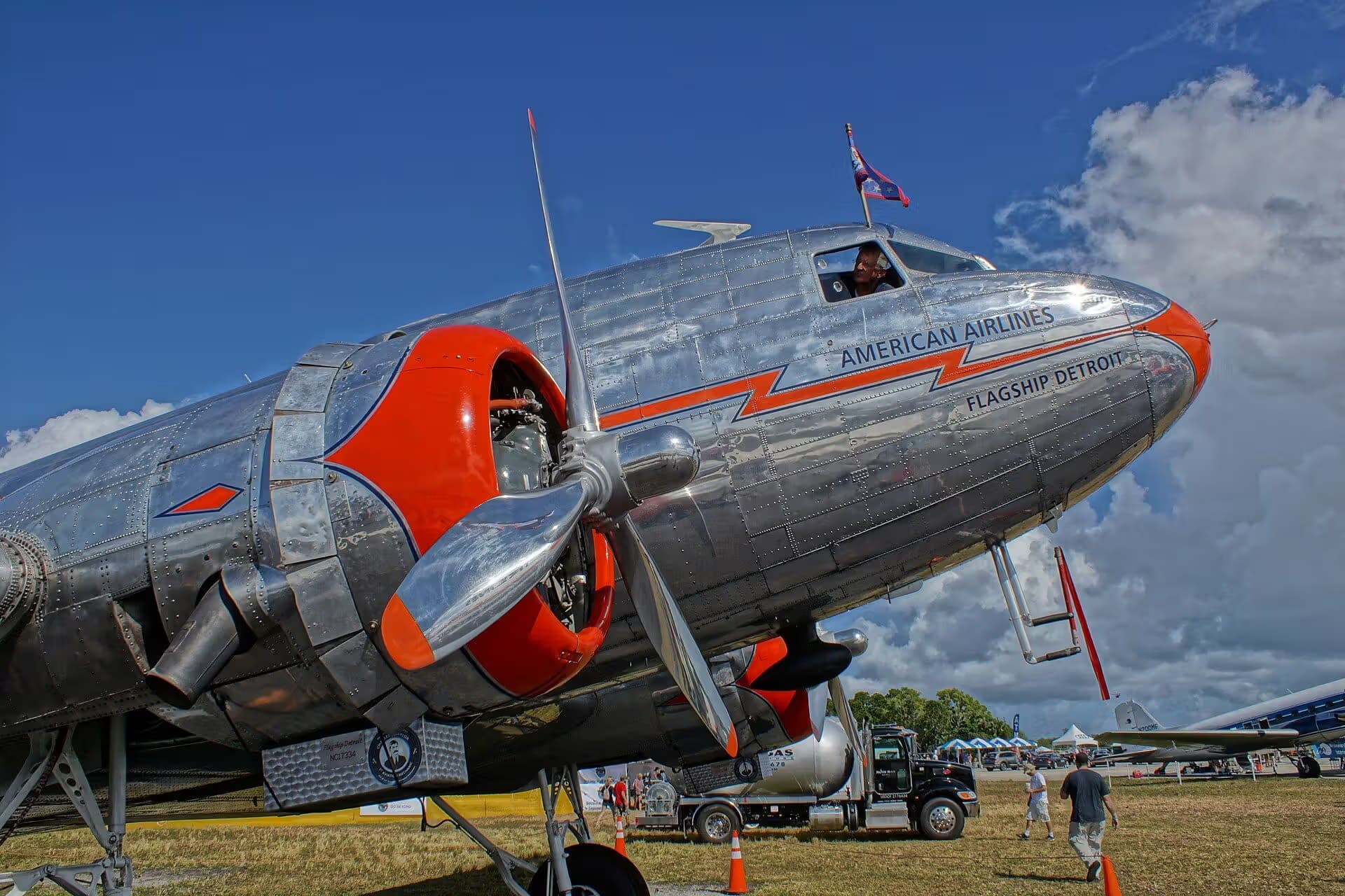 Unidentified — Twin-engine aircraft