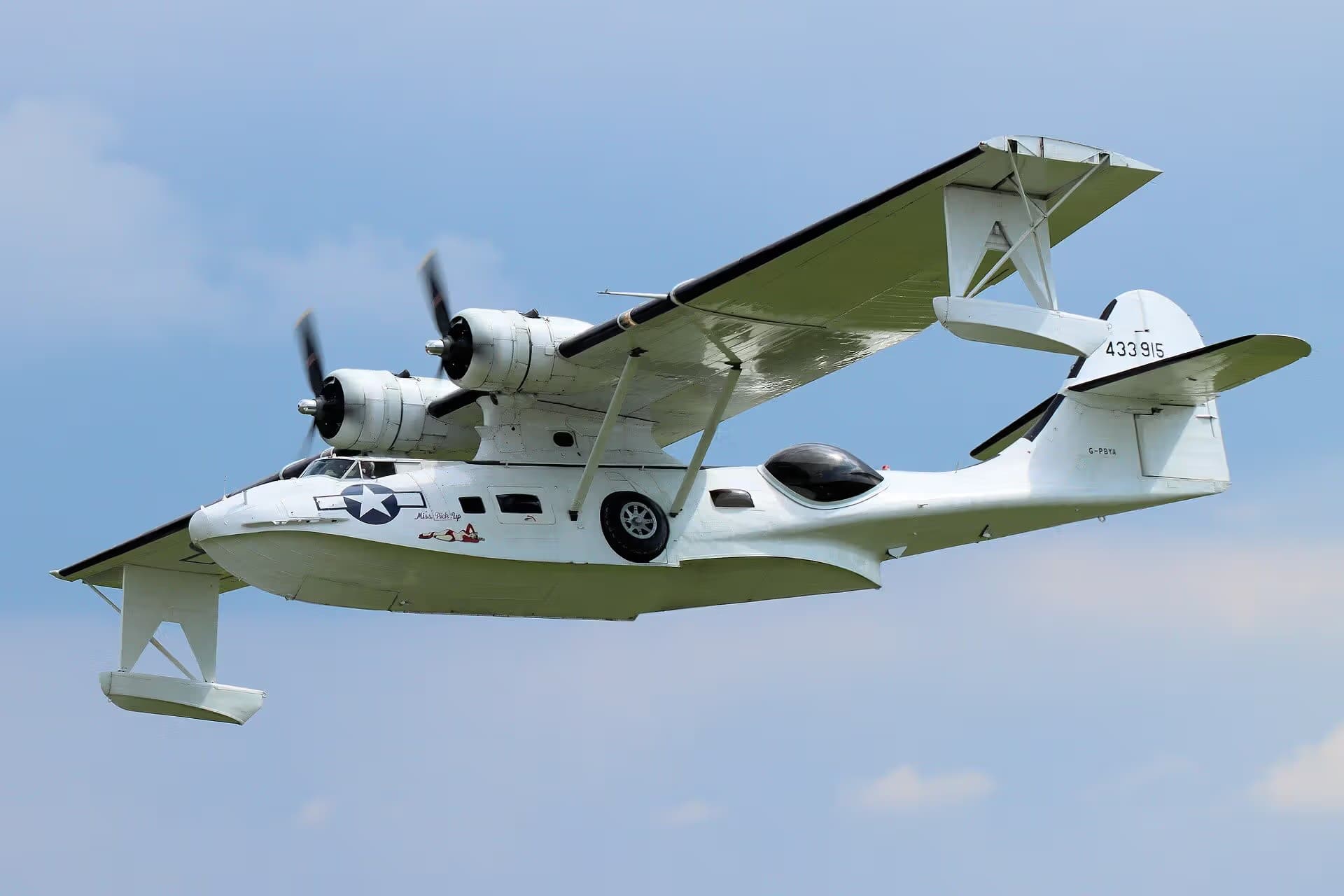 Unidentified — Twin-engine aircraft