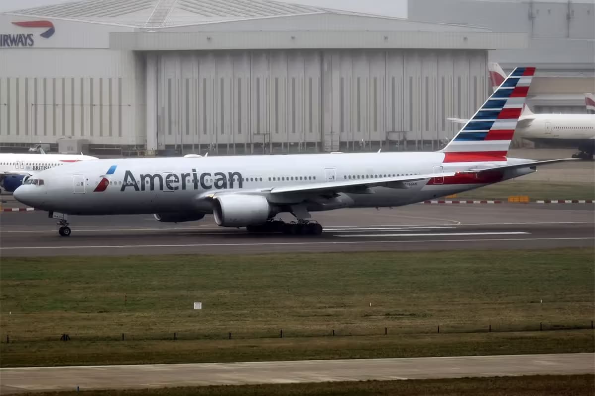N766AN — Twin-engine aircraft