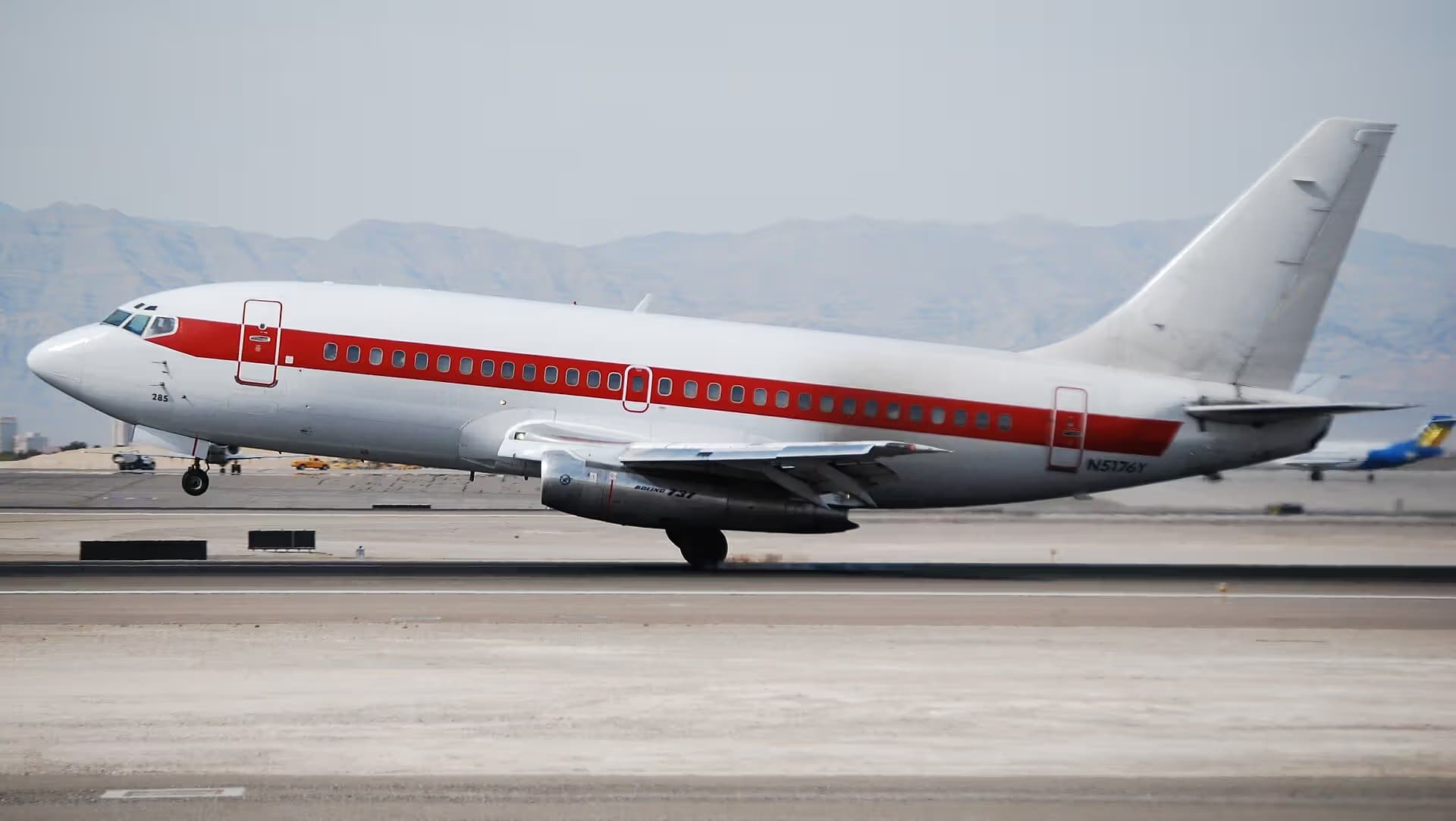 N5176Y — Twin-engine aircraft