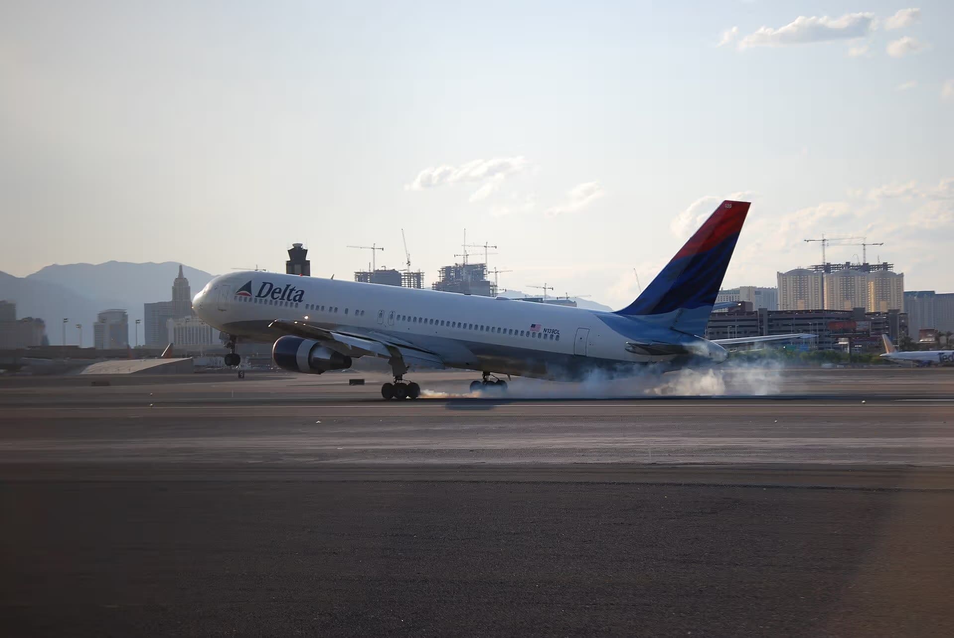N139DL — Twin-engine aircraft