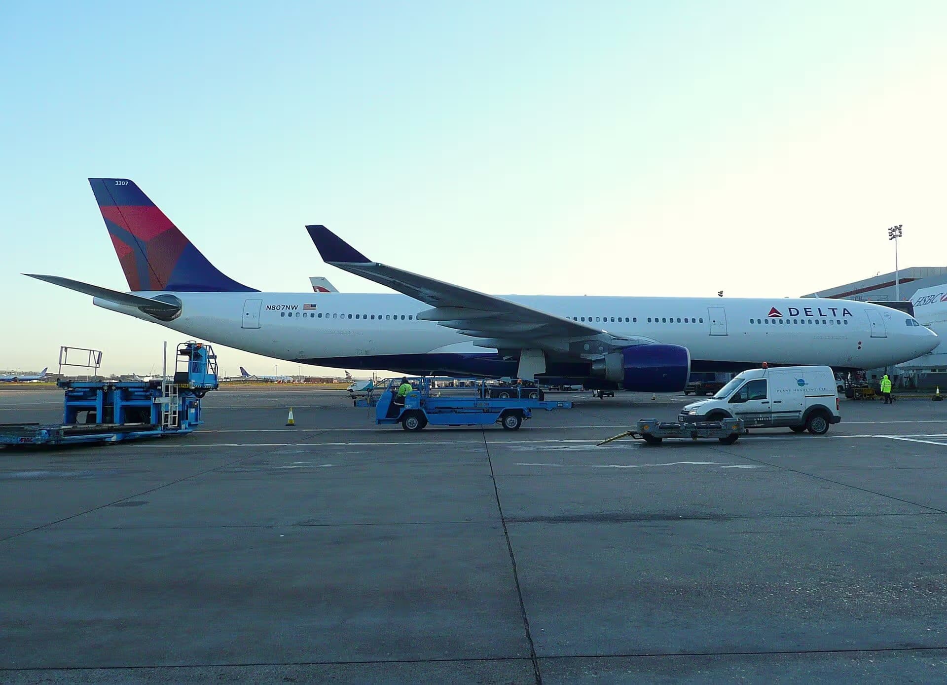 N807NW — Twin-engine aircraft