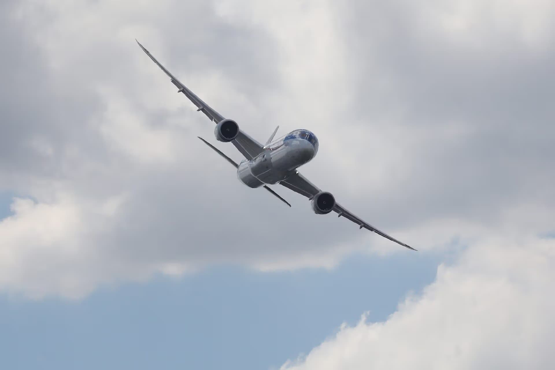 N1015X — Twin-engine aircraft