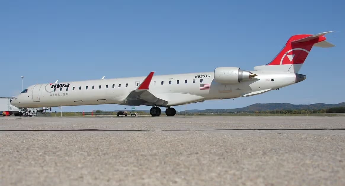N933XJ — Bombardier