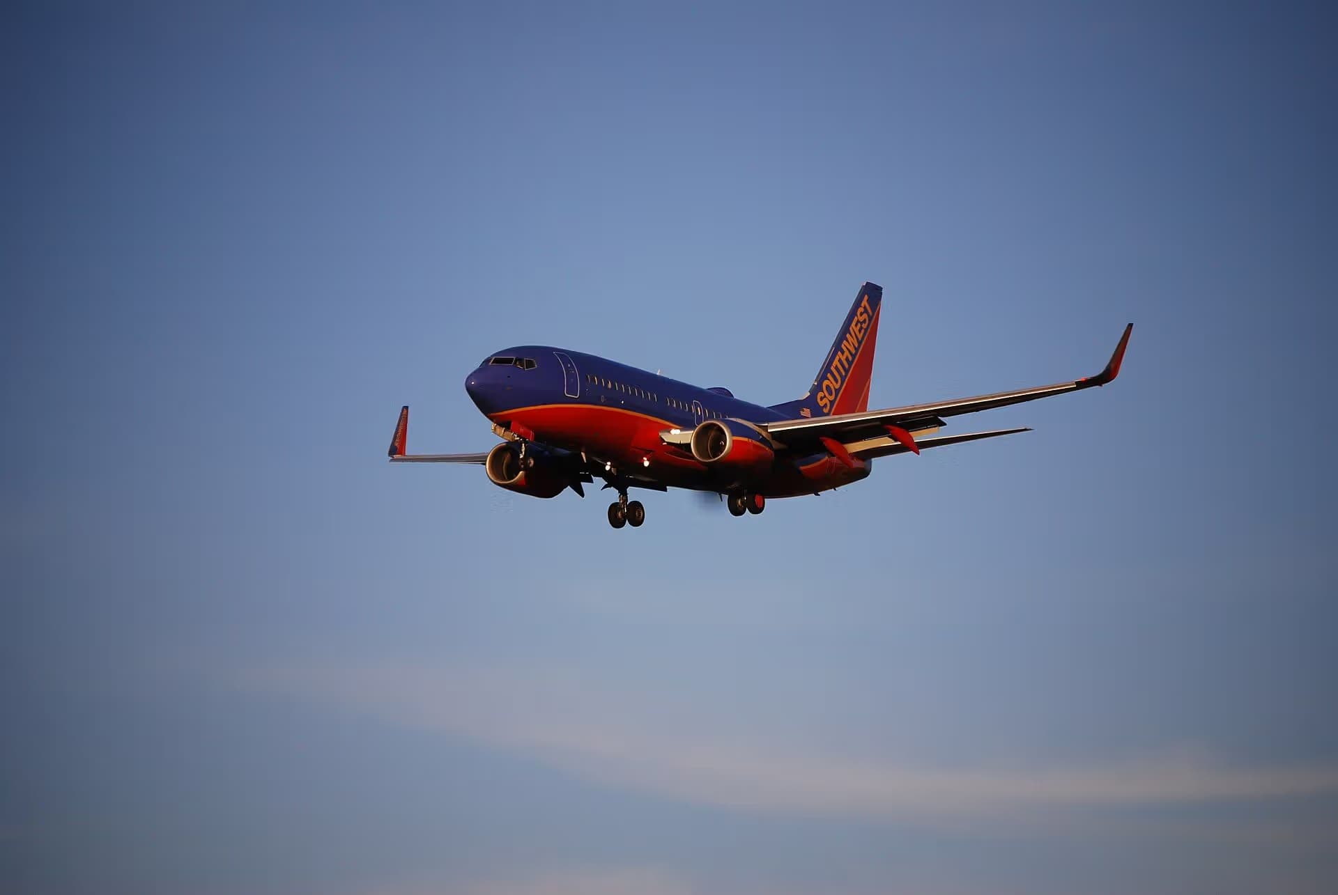 N916WN — Twin-engine aircraft