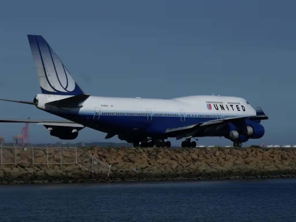 N180UA — Boeing