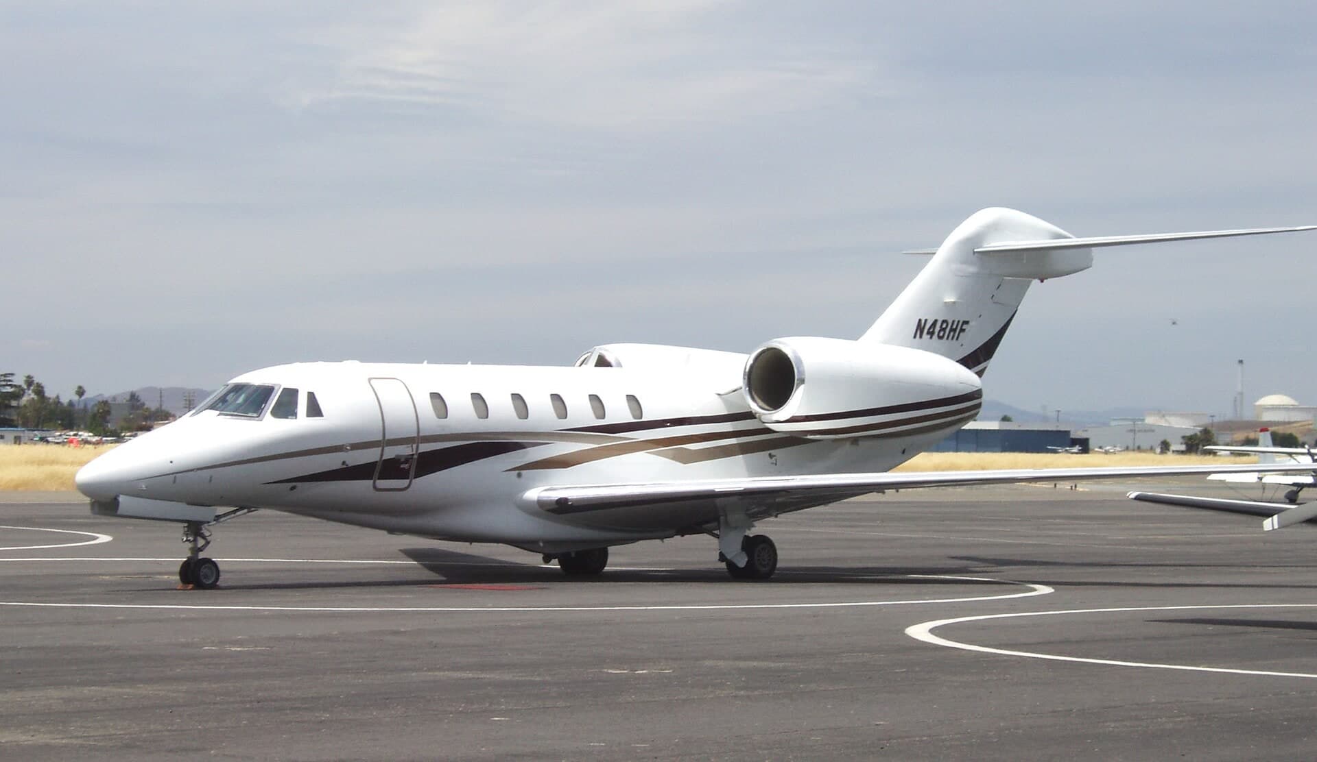 N48HF — Business jet