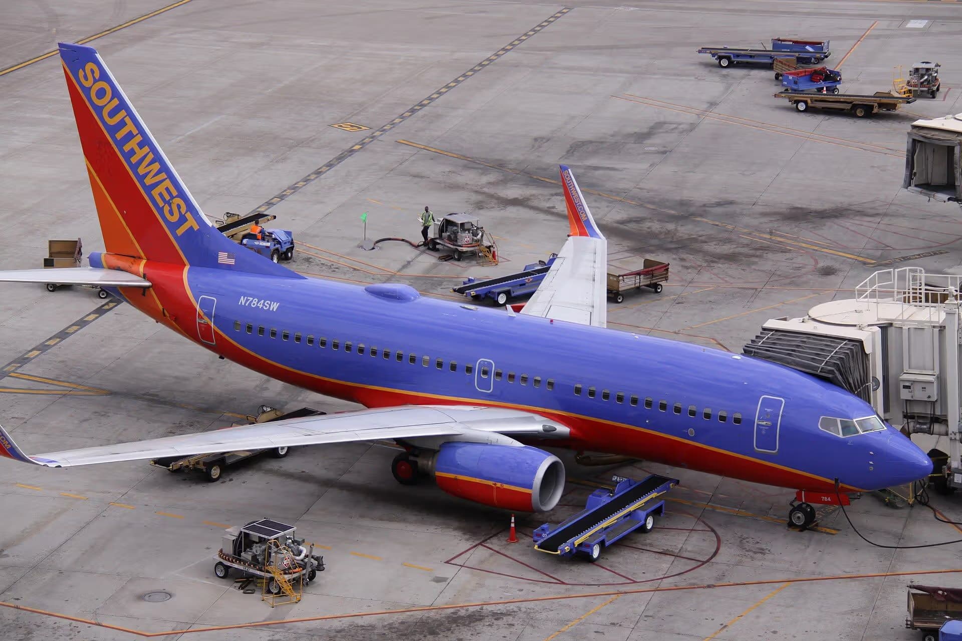 N784SW — Twin-engine aircraft