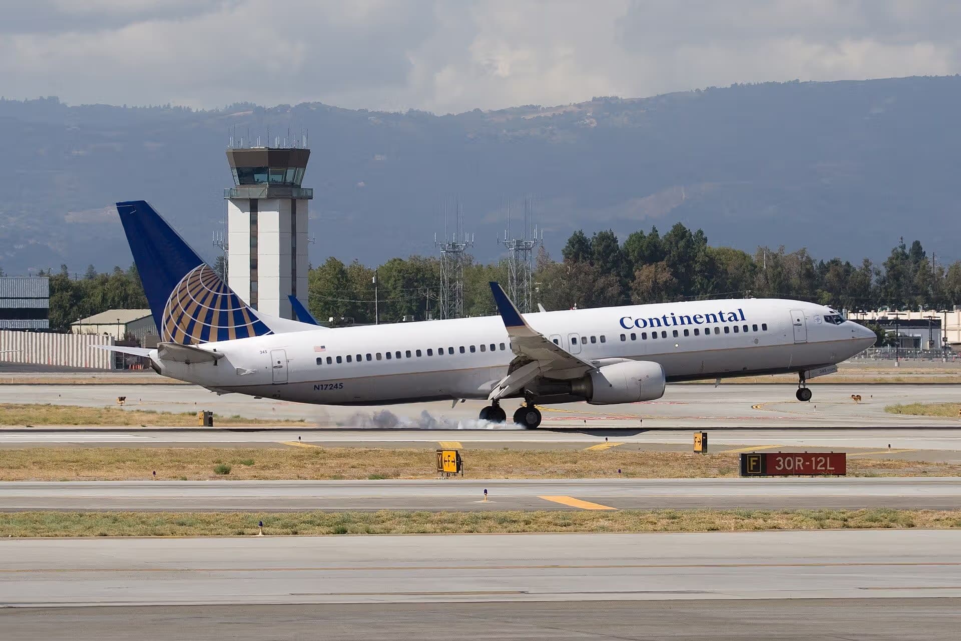 N17245 — Boeing