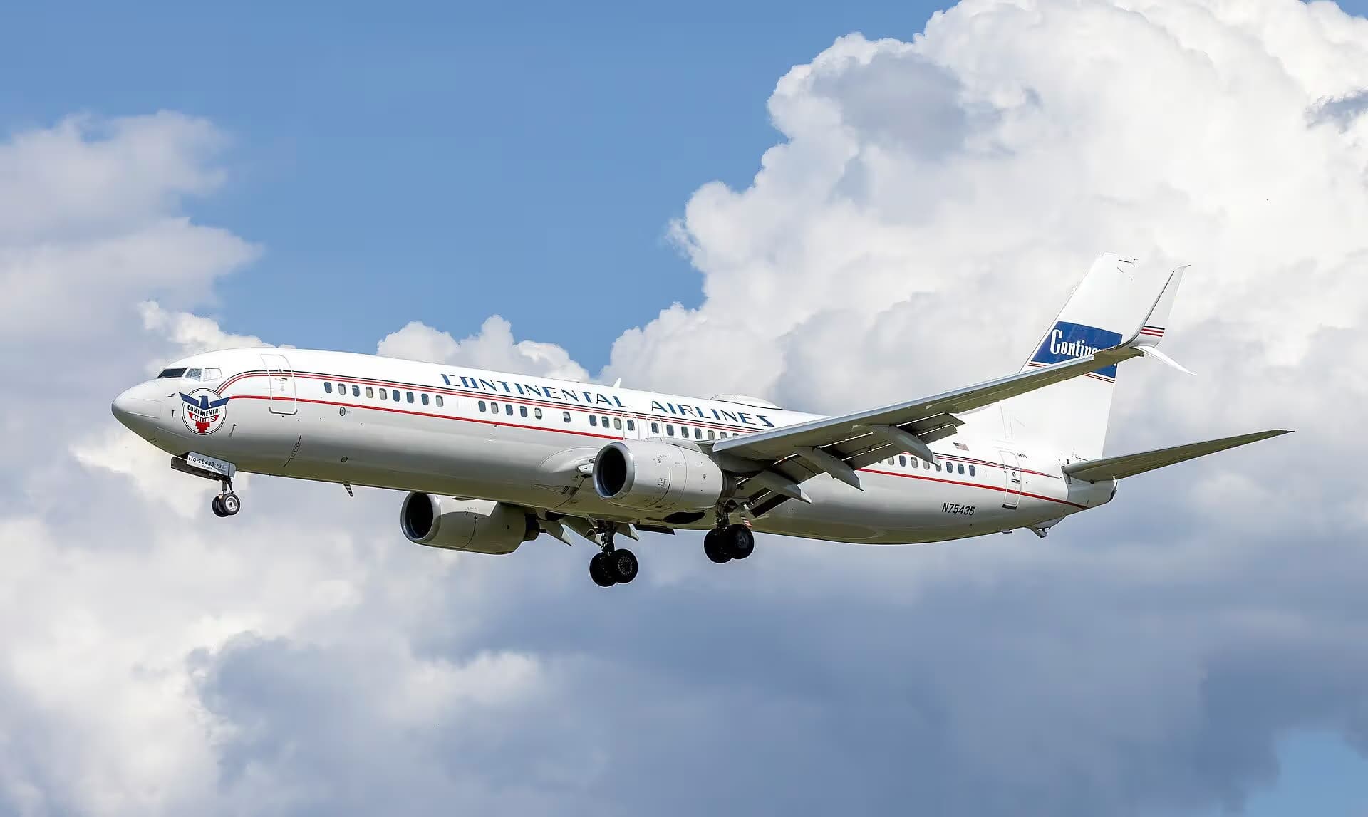 N75435 — Twin-engine aircraft
