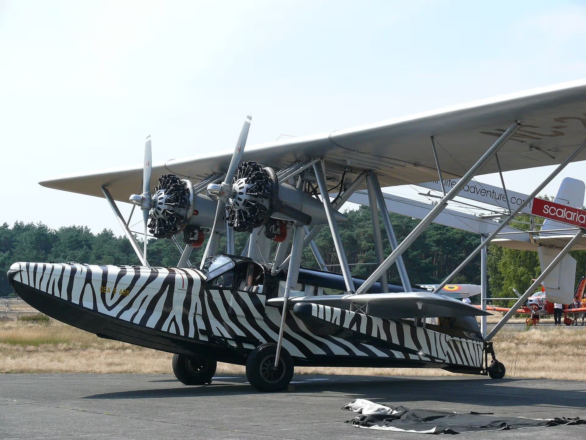 N28V — Twin-engine aircraft