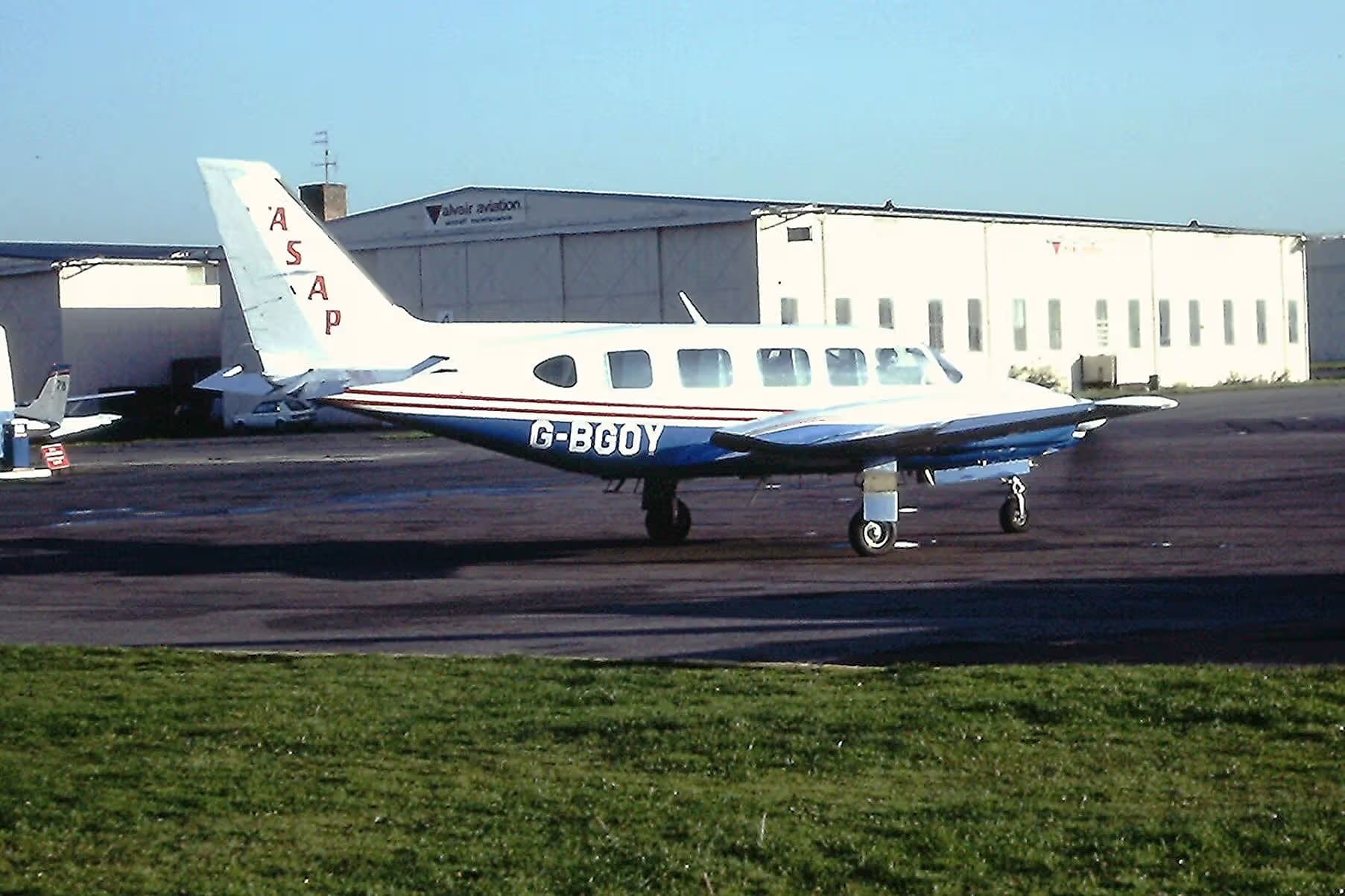 G-BGOY — Twin-engine aircraft