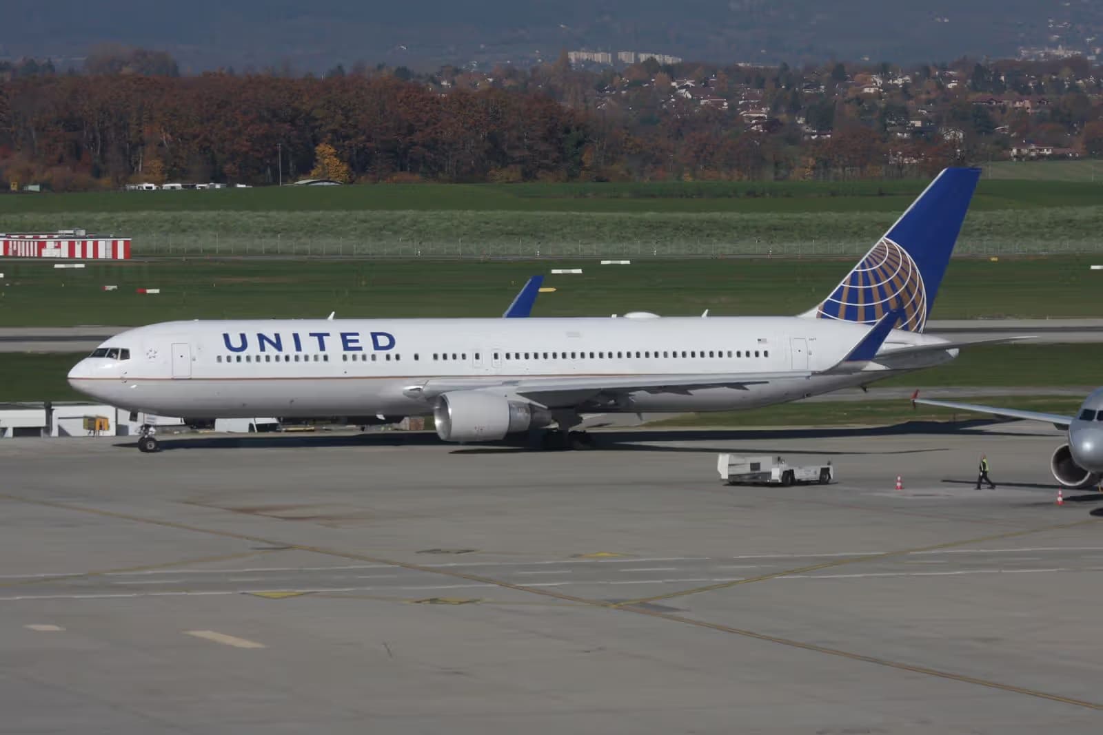 N669UA — Boeing