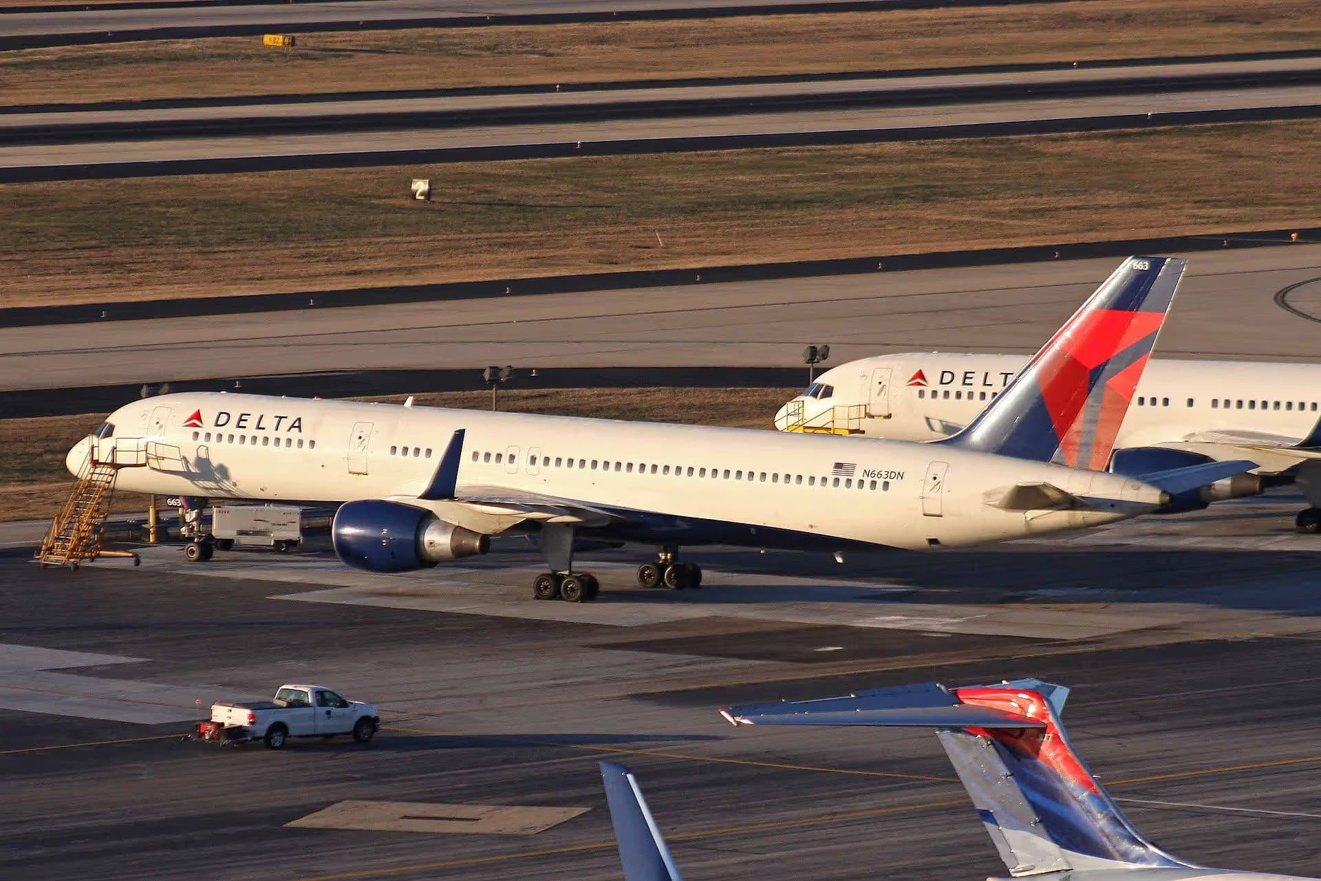 N663DN — Twin-engine aircraft