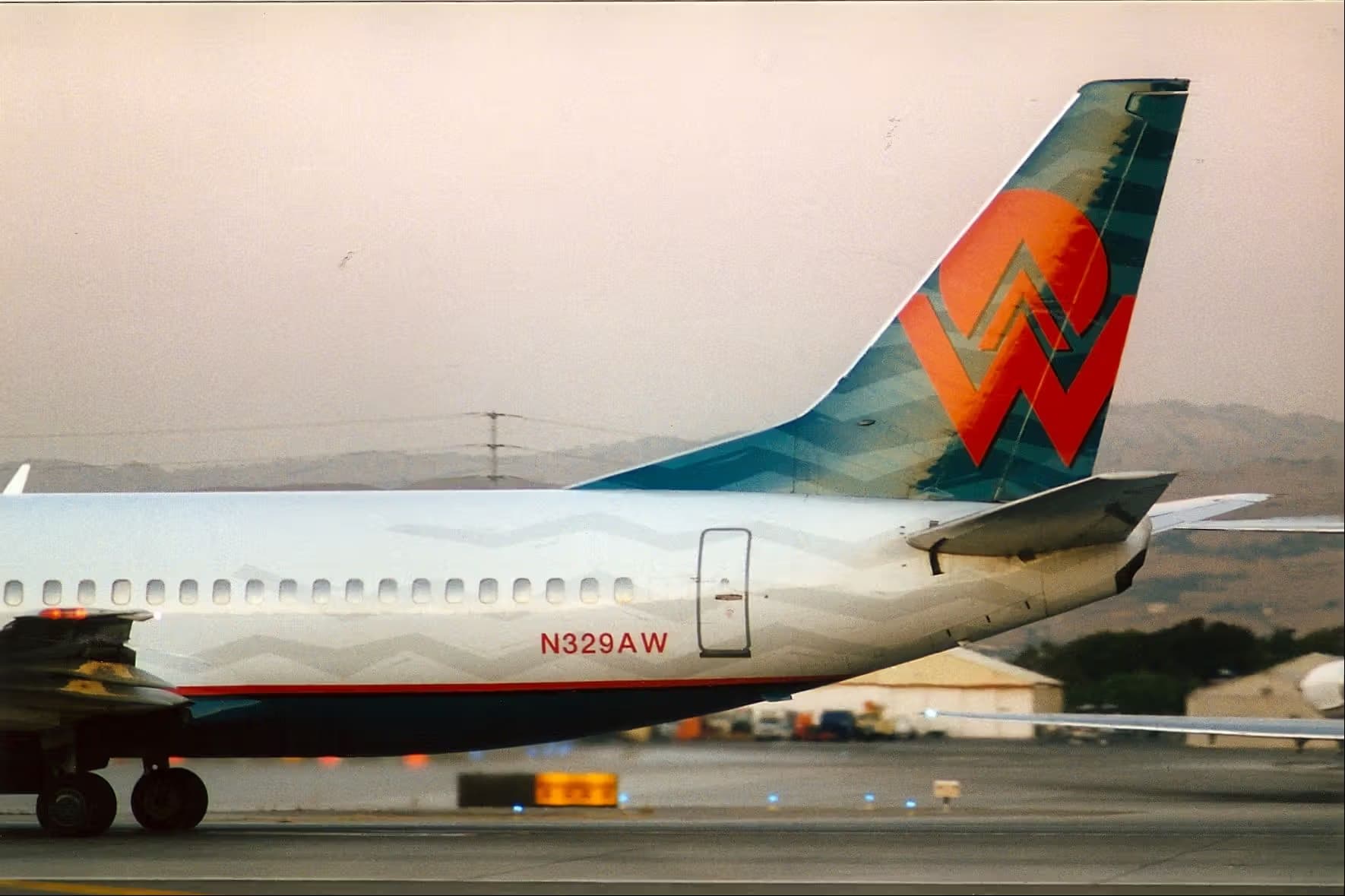 N329AW — Aircraft