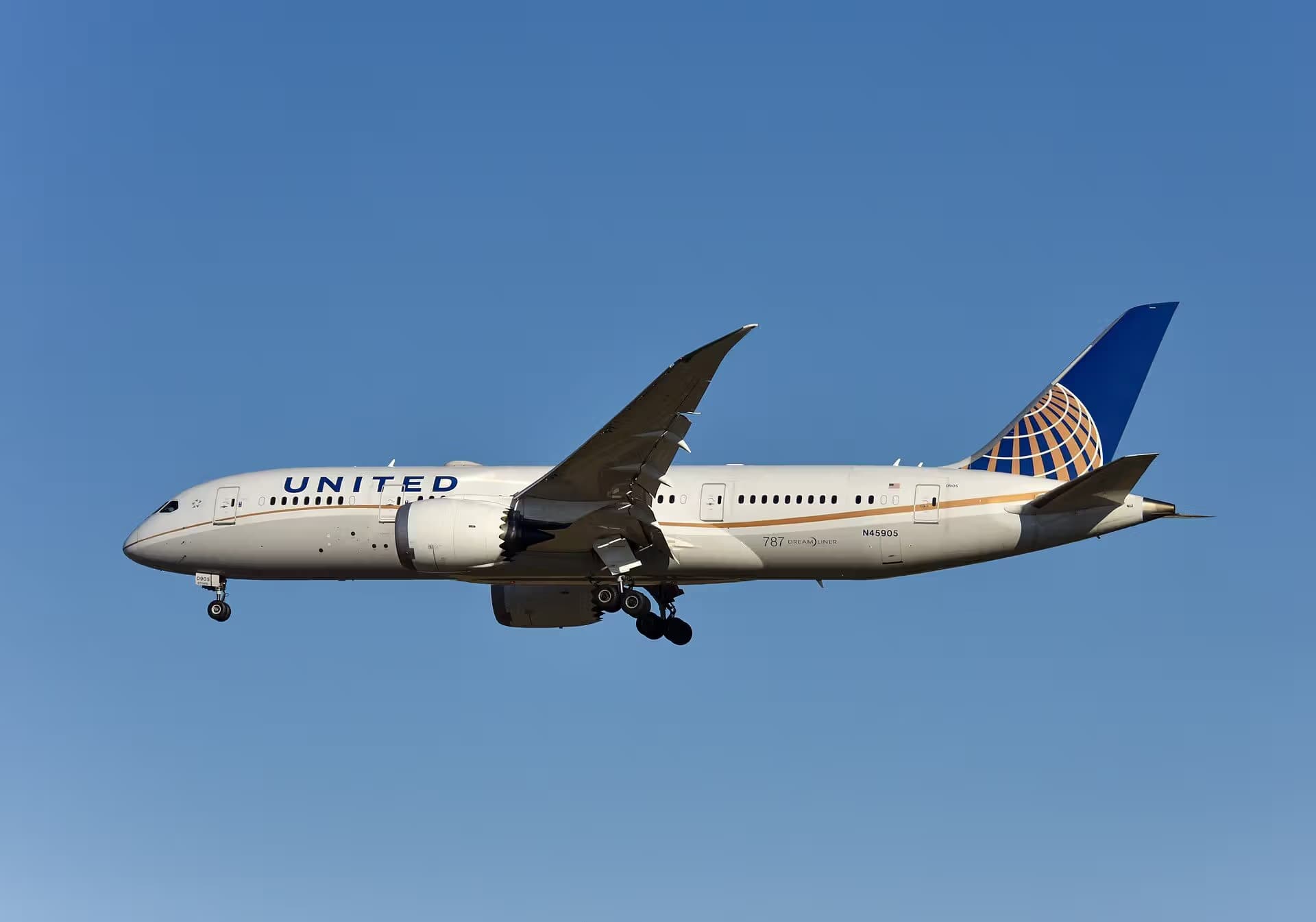 N45905 — Twin-engine aircraft
