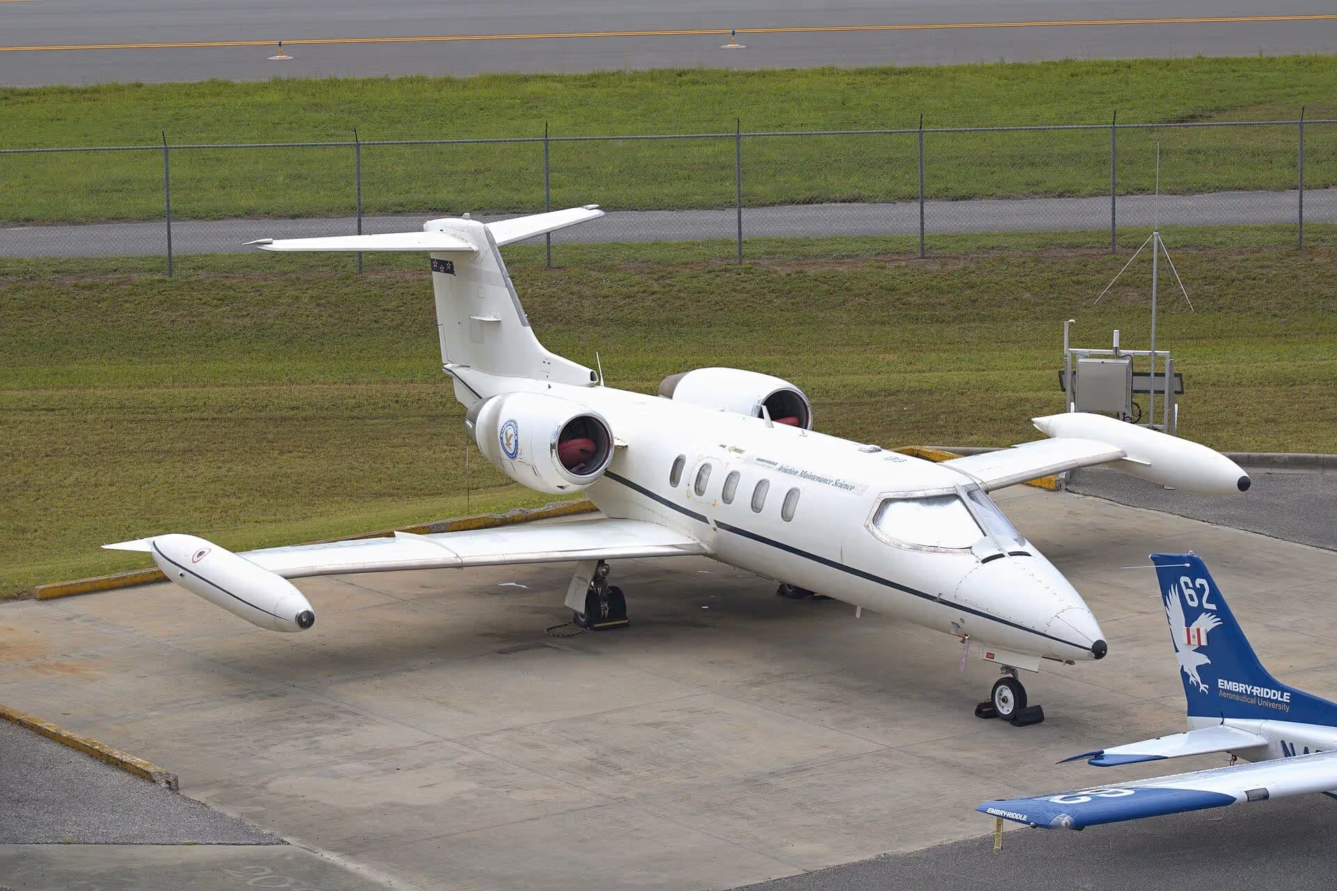Unidentified — Business jet