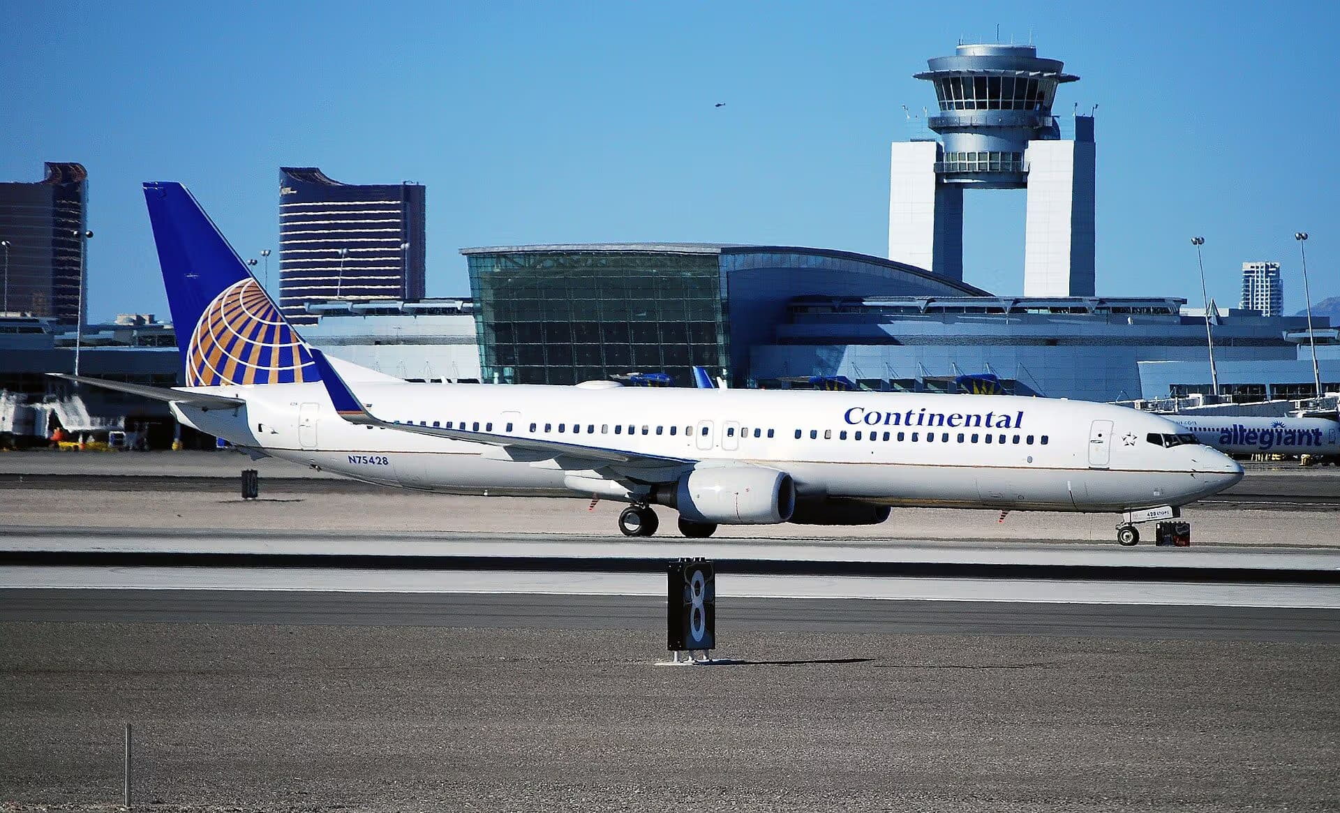 N75428 — Boeing