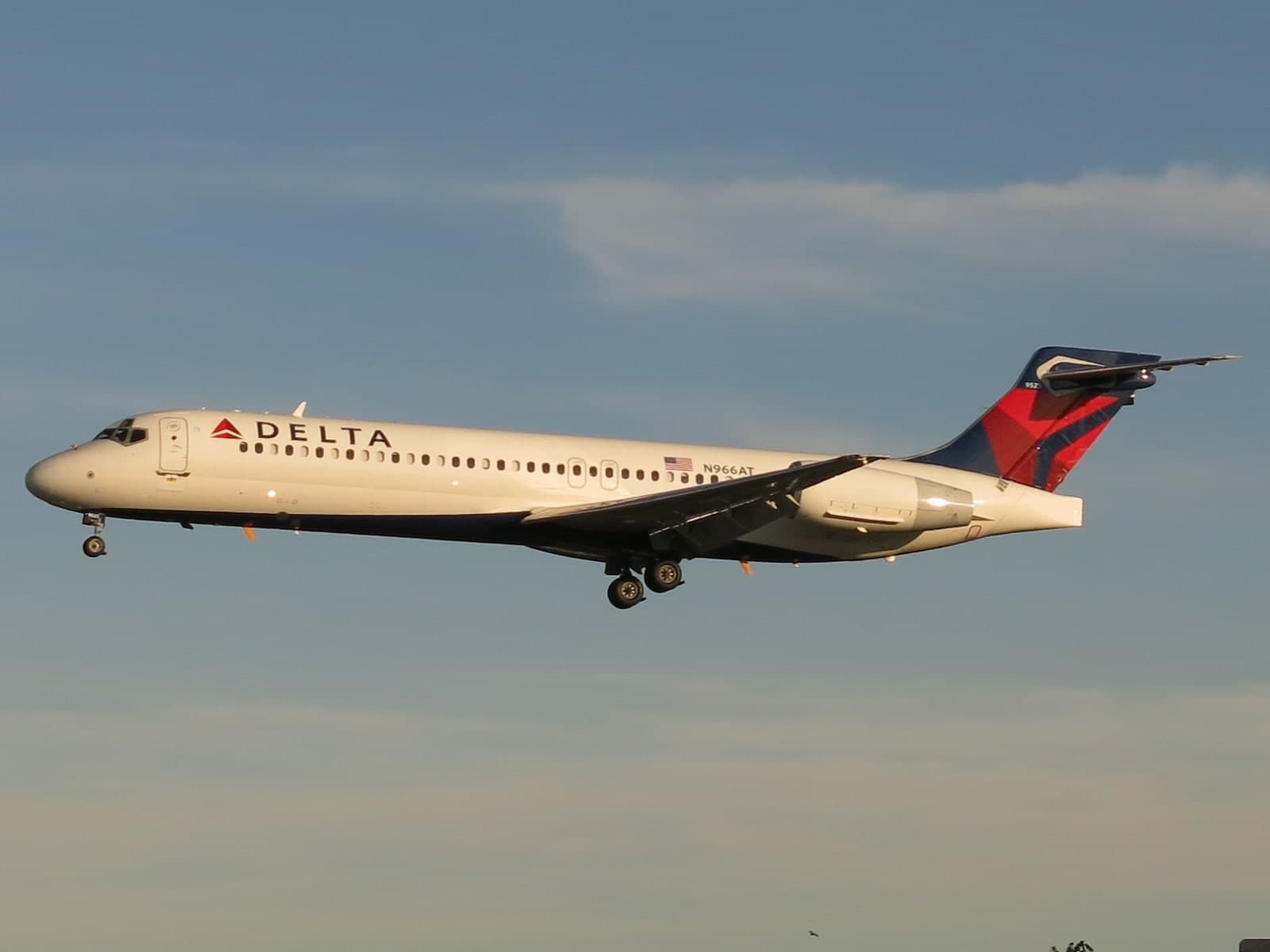 N966AT — Twin-engine aircraft