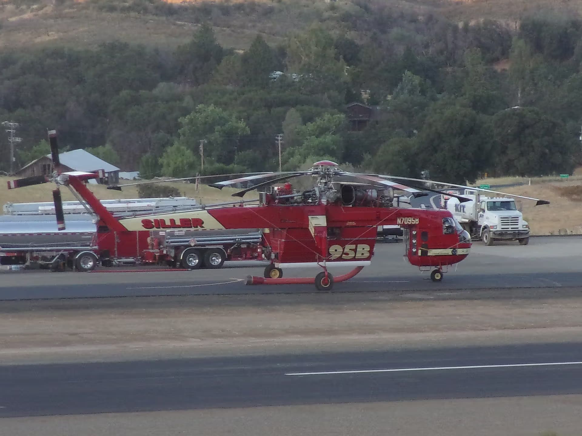 N7095B — Helicopter
