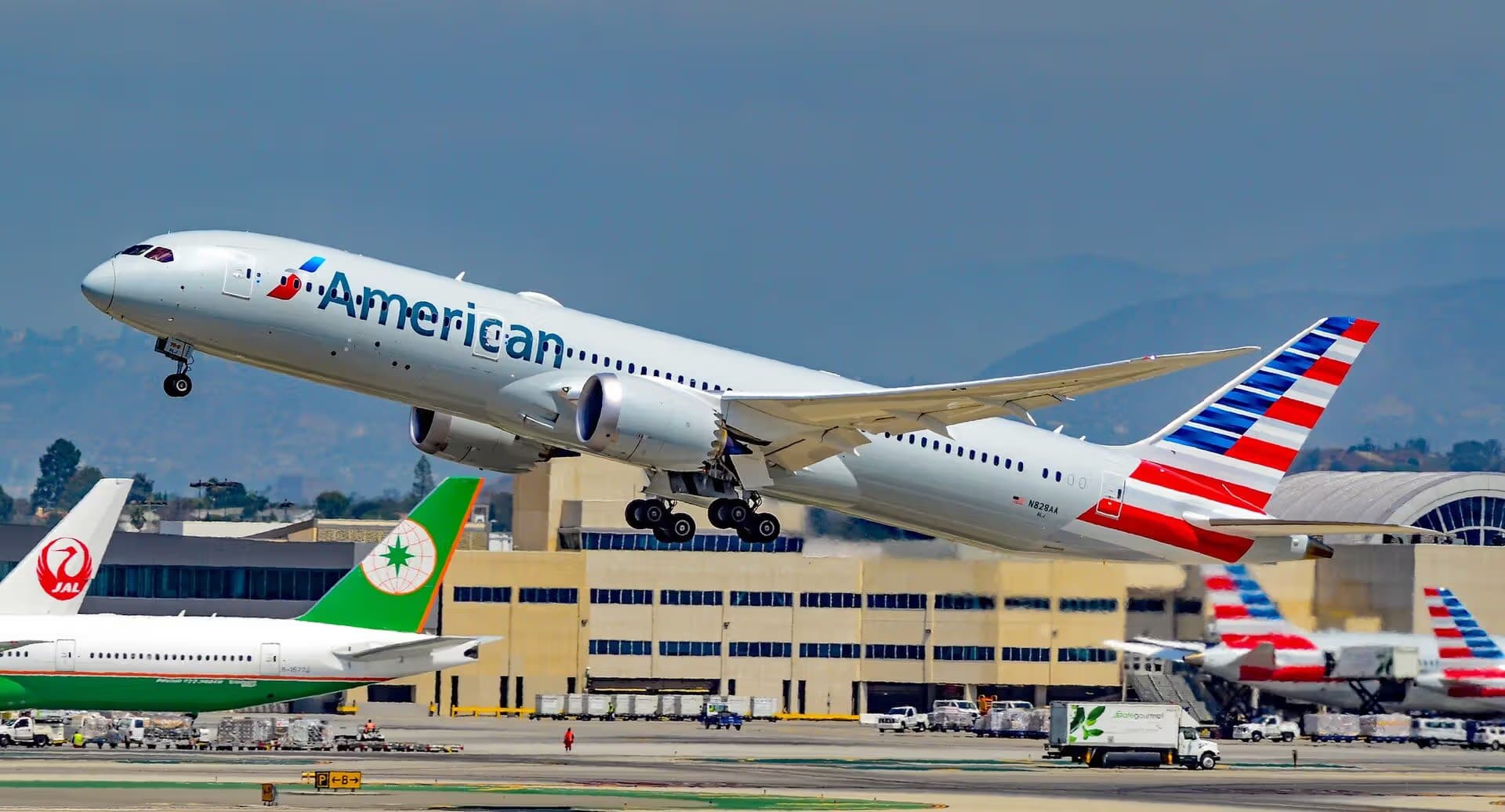 N828AA — Boeing