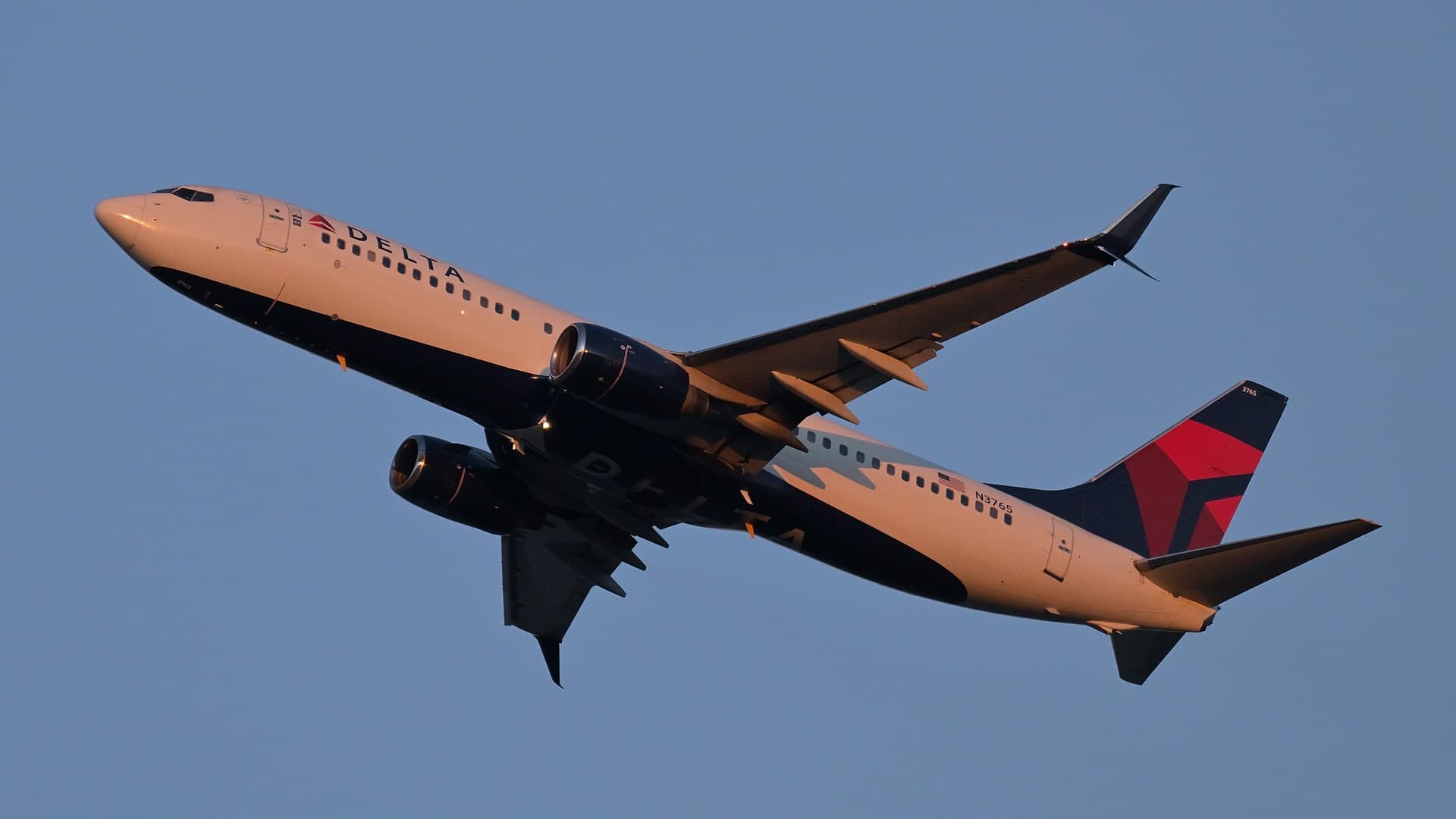 N3765 — Twin-engine aircraft