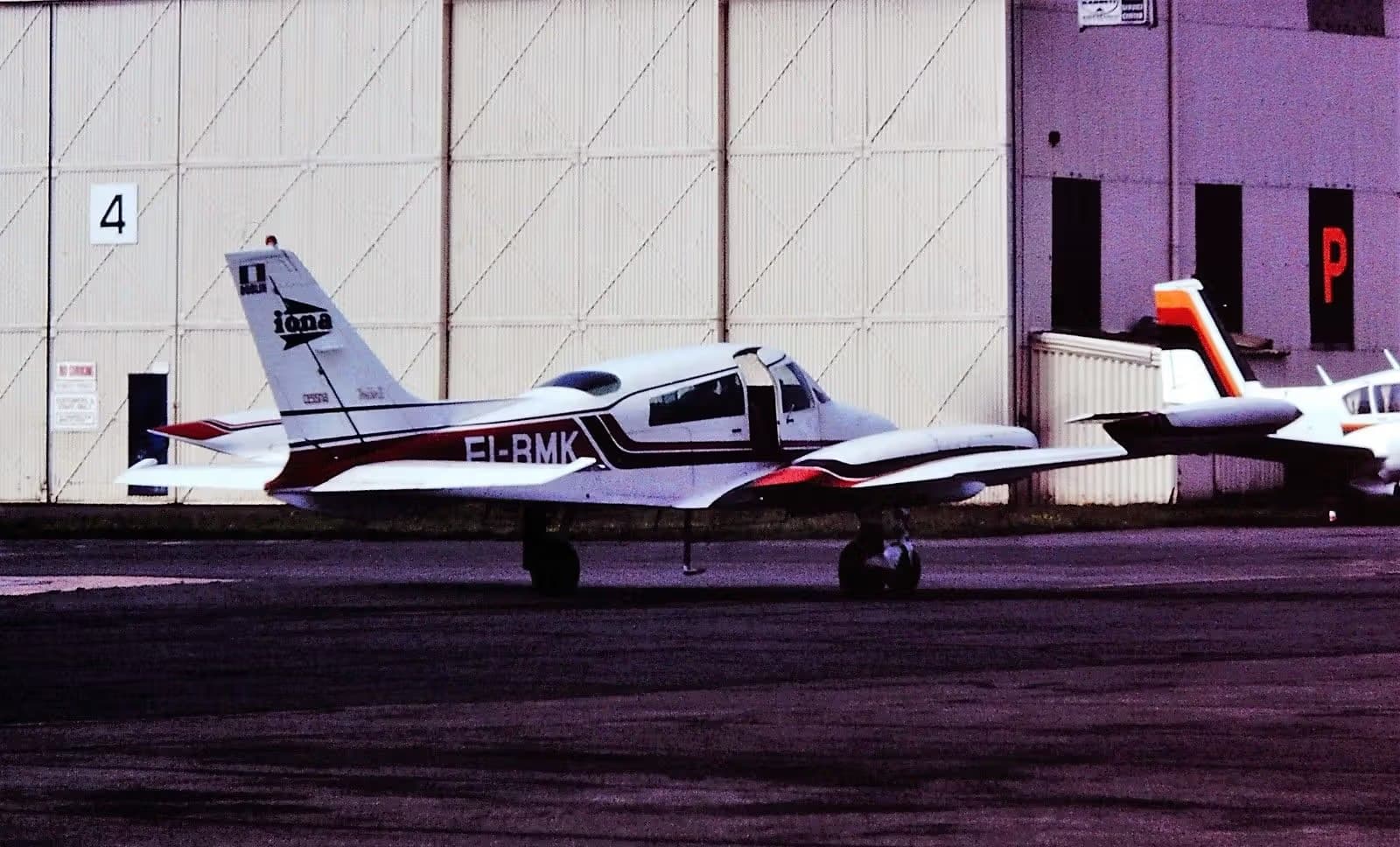 EI-BMK — Twin-engine aircraft