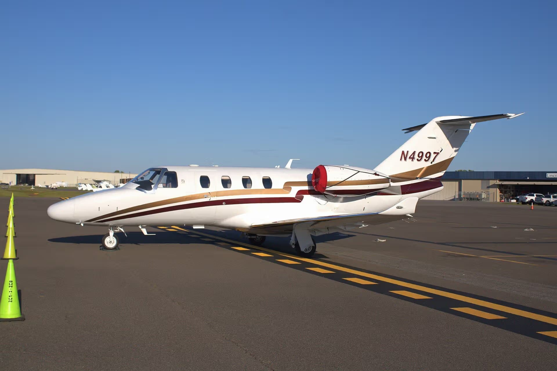 N4997 — Business jet