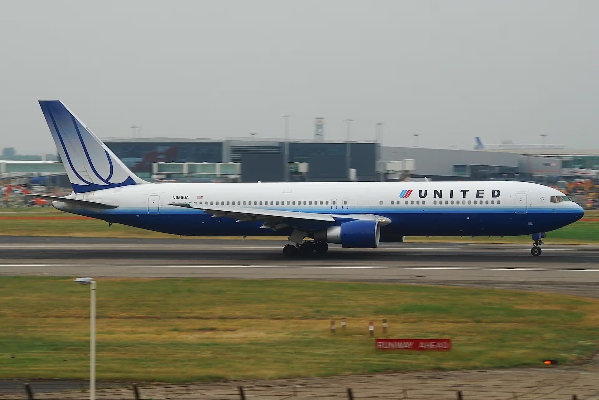N655UA — Boeing