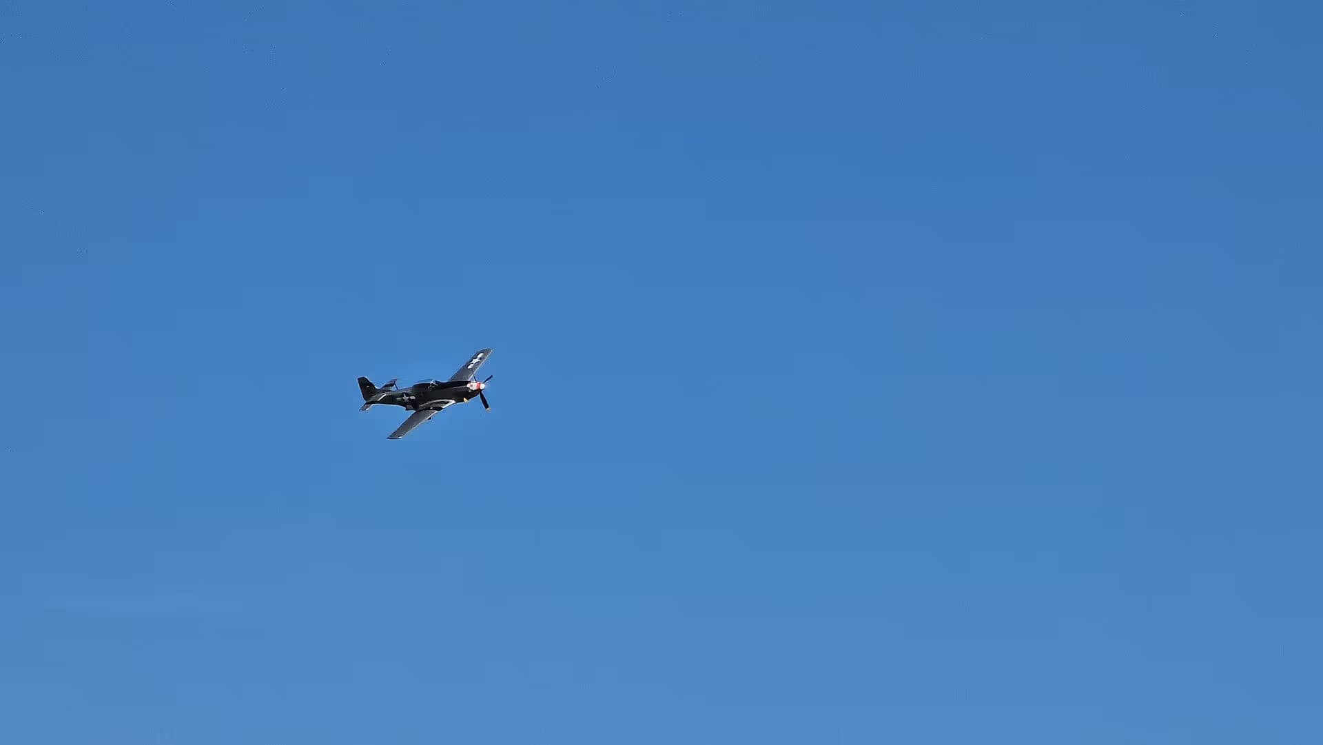 Unidentified — Single-engine aircraft
