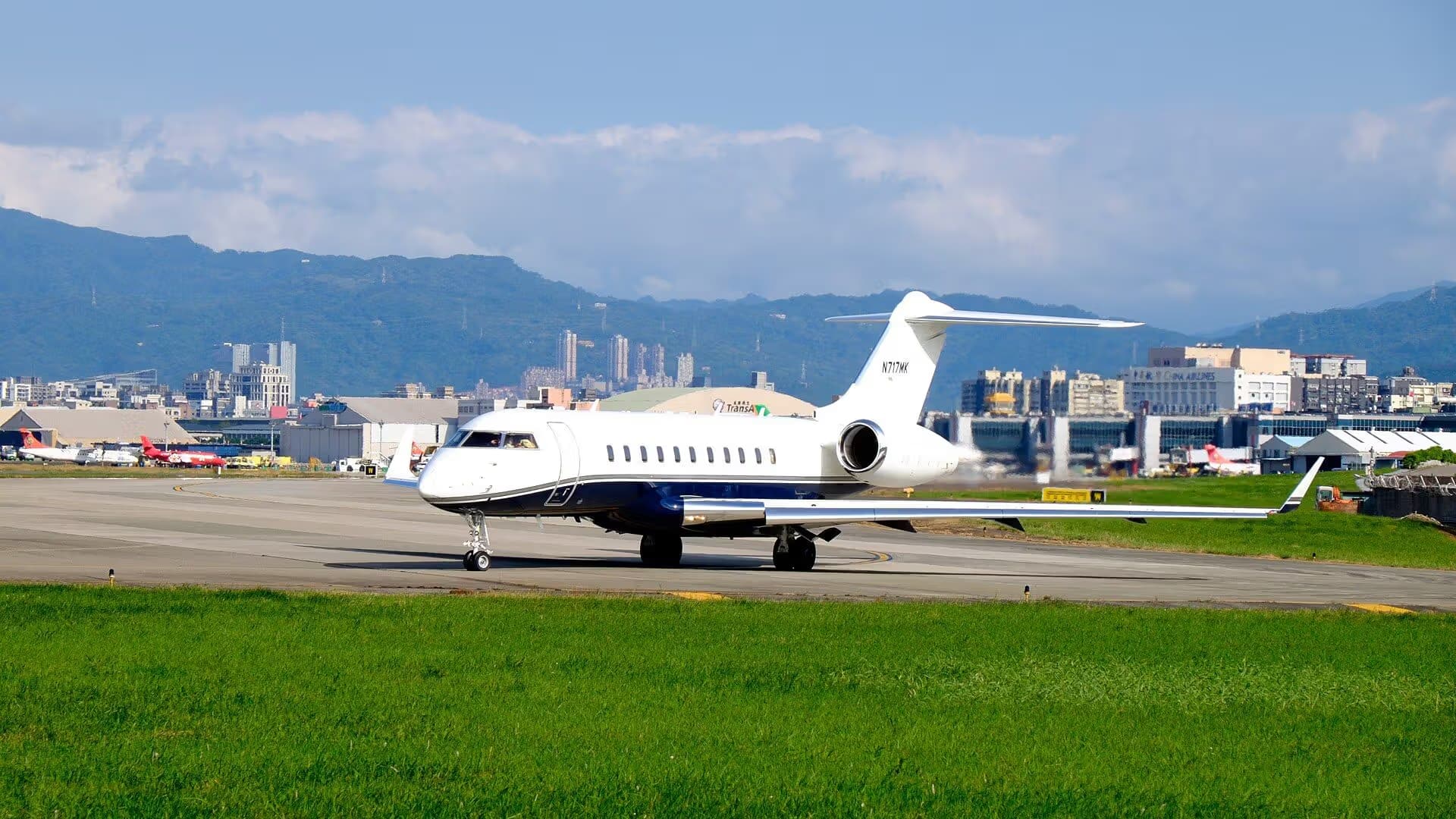 N717MK — Business jet