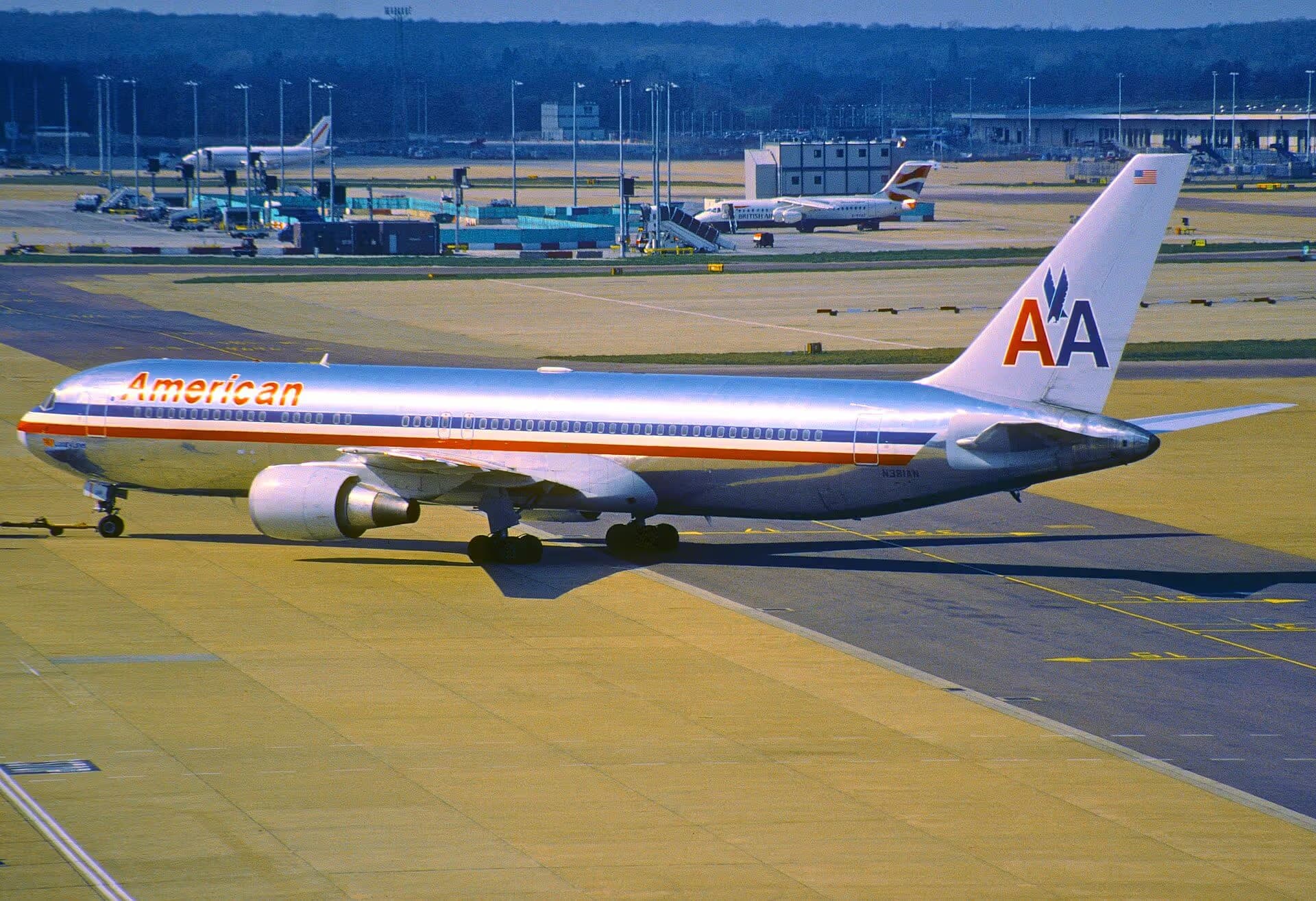 N381AN — Twin-engine aircraft