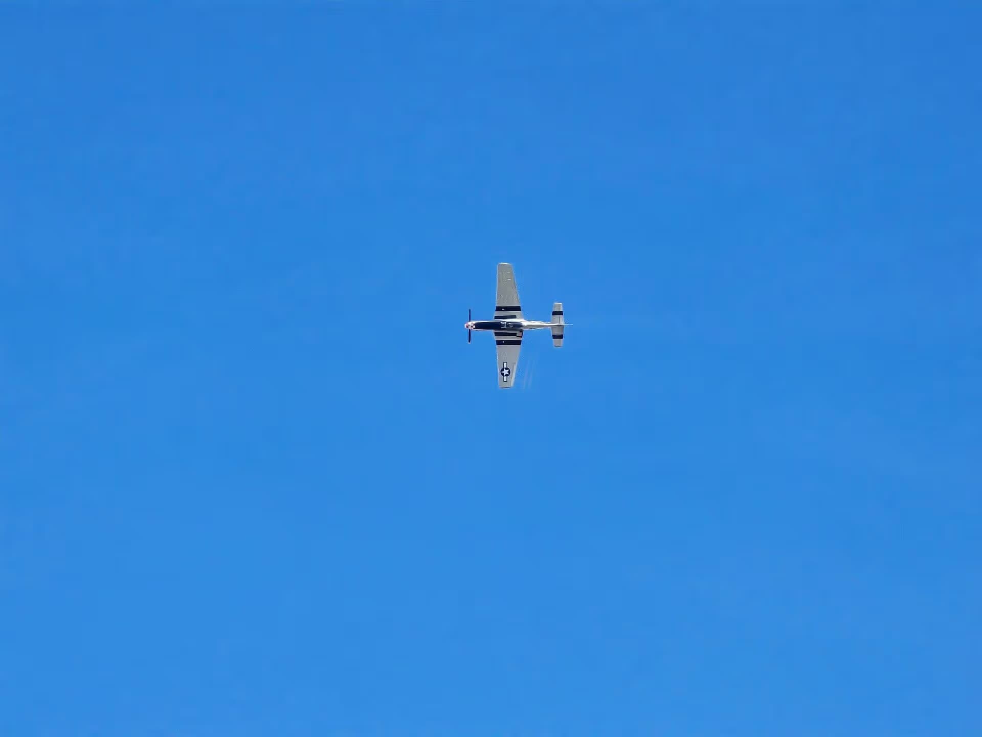 Unidentified — Single-engine aircraft